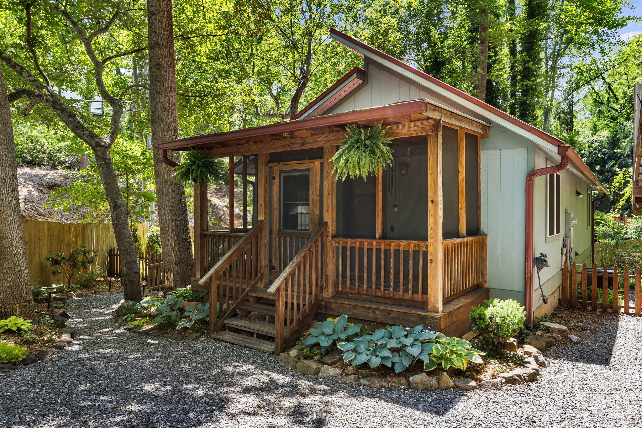 477 Governors View Road — Asheville