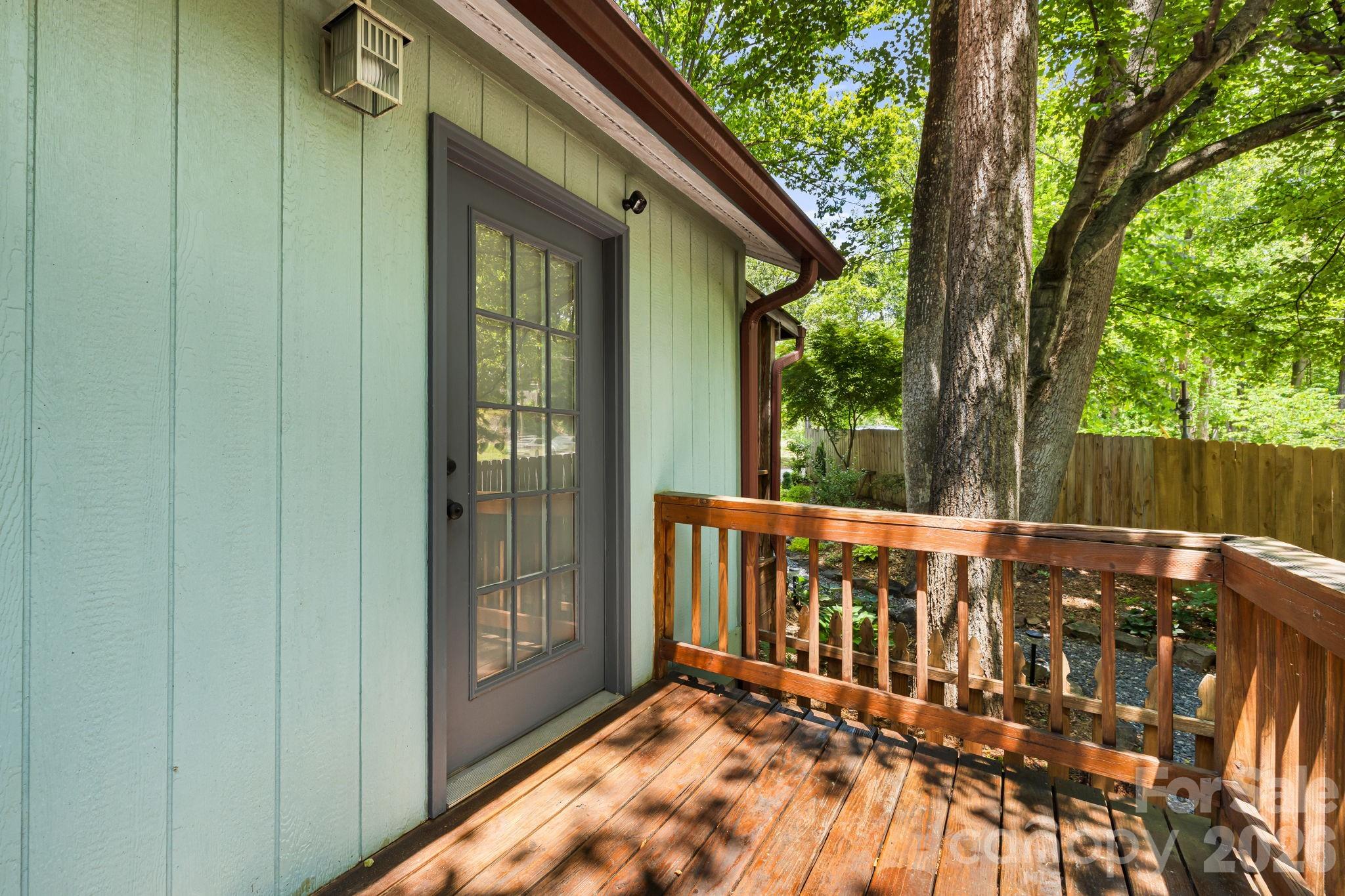 477 Governors View Road — Asheville