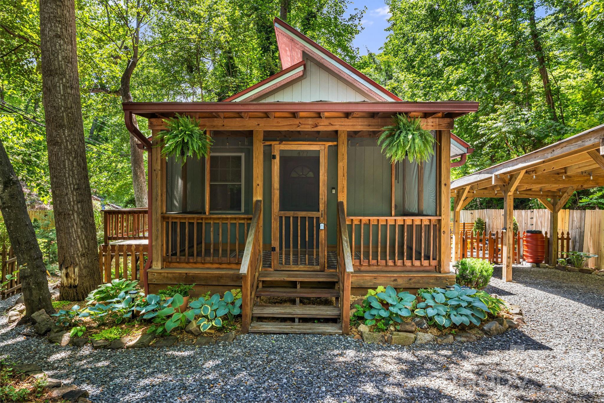 477 Governors View Road — Asheville