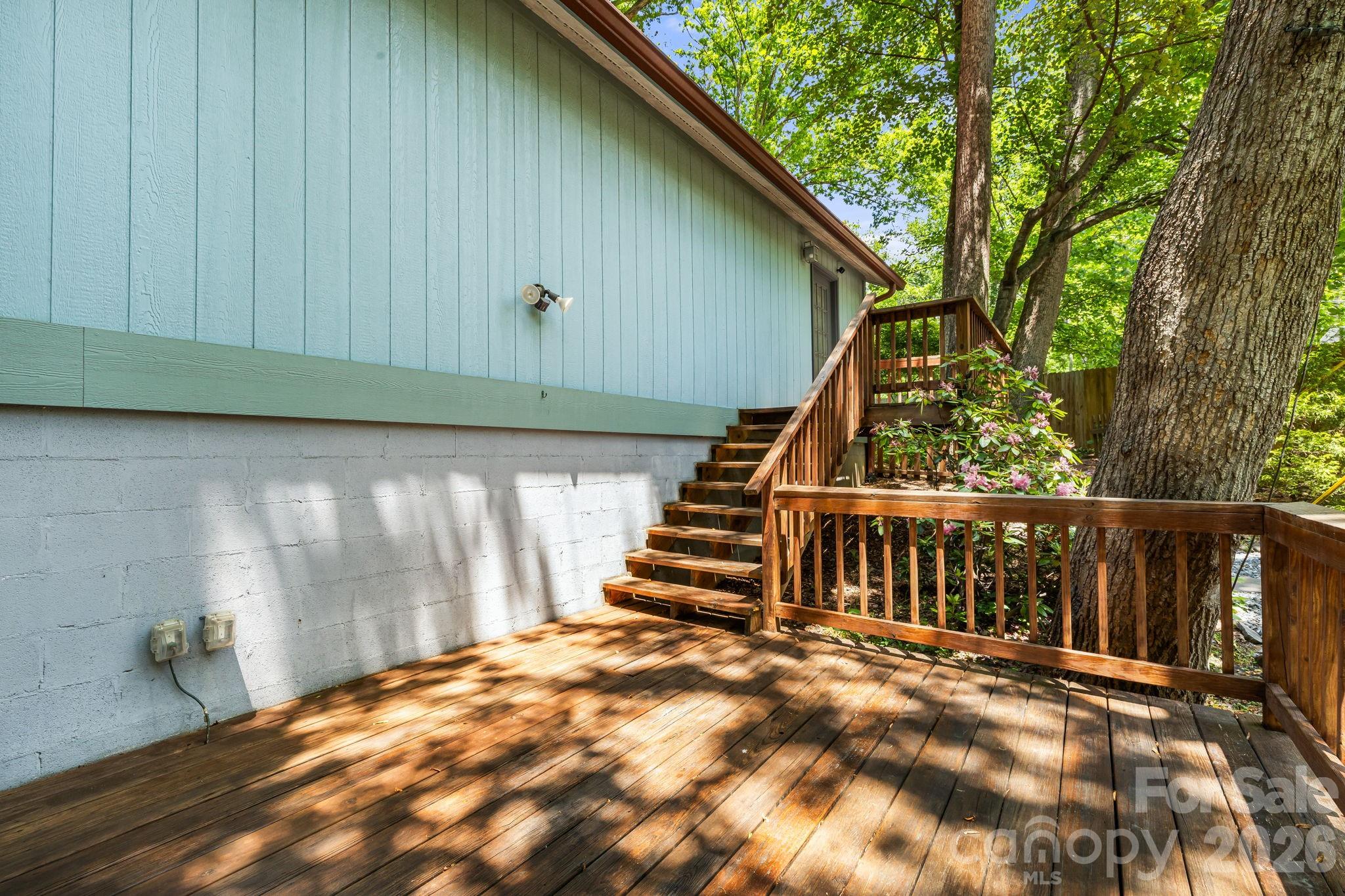 477 Governors View Road — Asheville