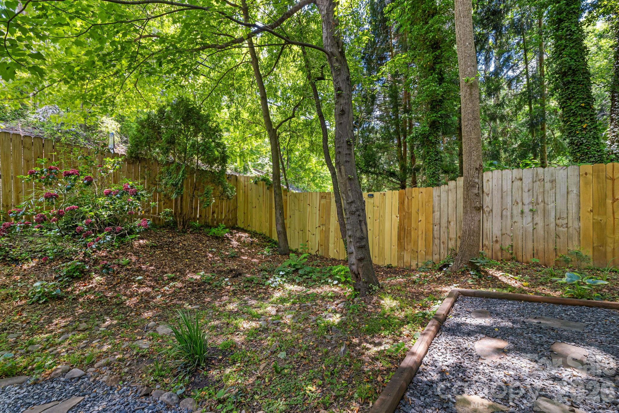 477 Governors View Road — Asheville