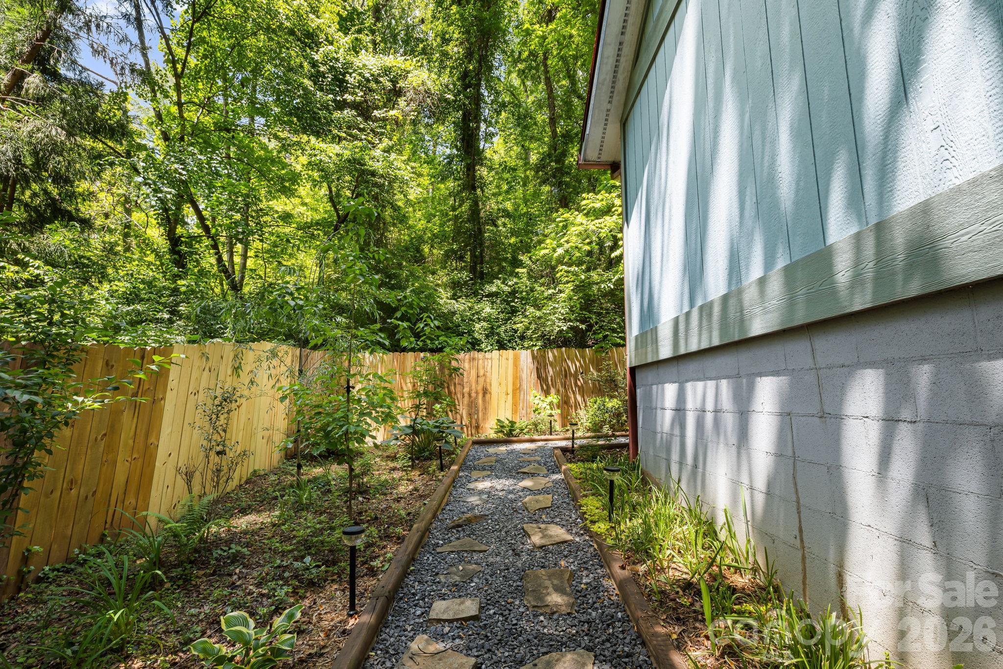 477 Governors View Road — Asheville