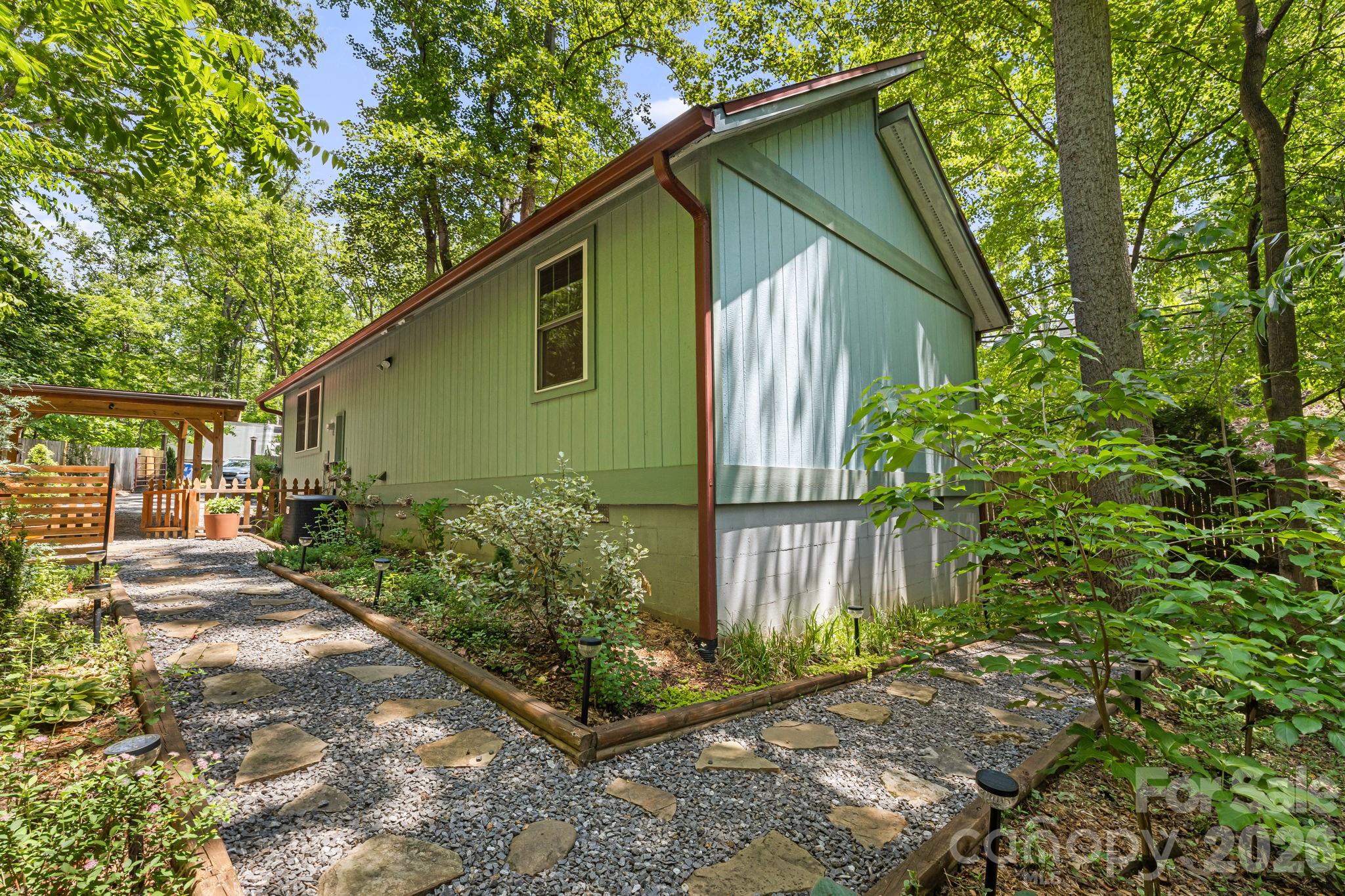 477 Governors View Road — Asheville