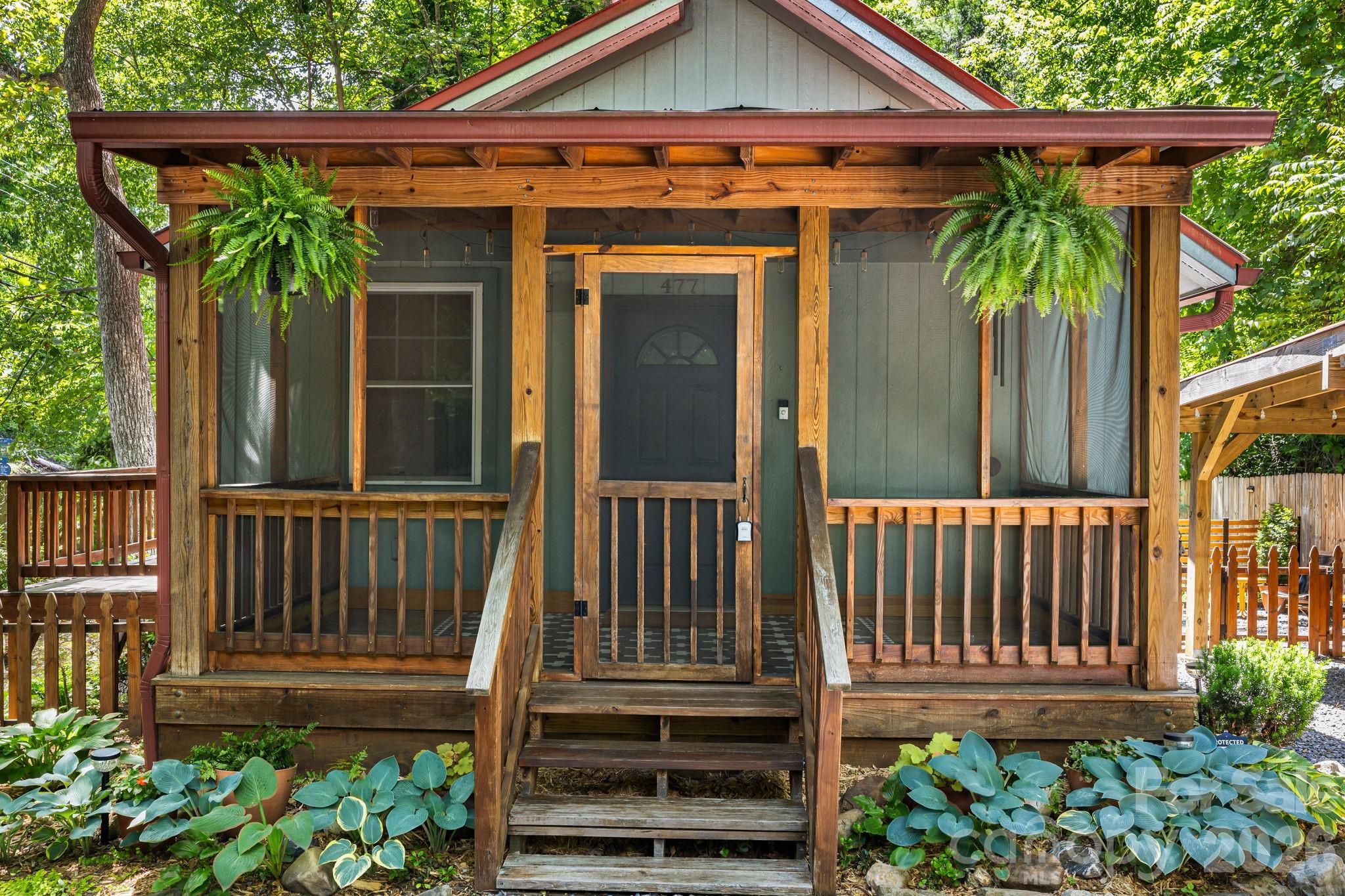 477 Governors View Road — Asheville