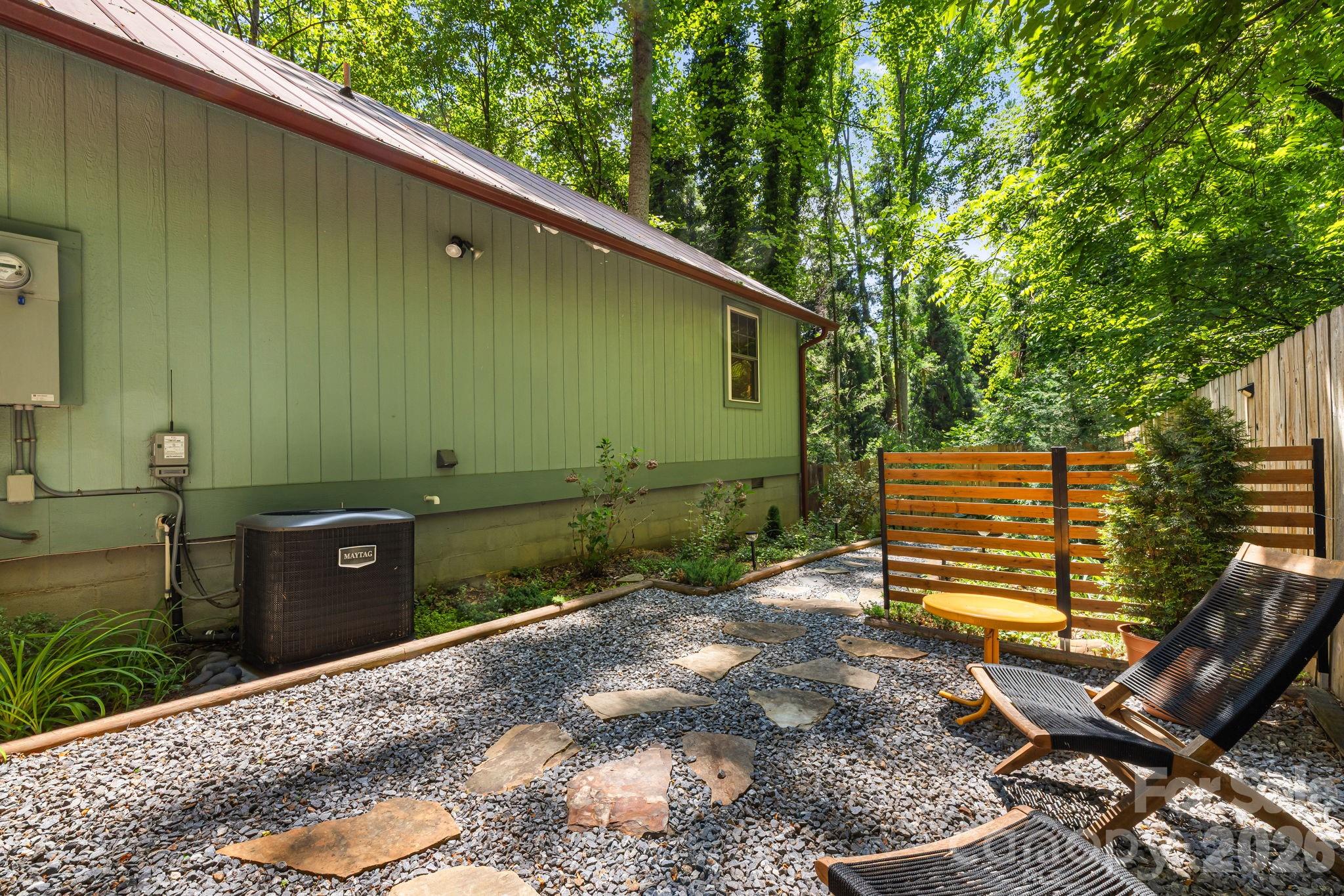 477 Governors View Road — Asheville