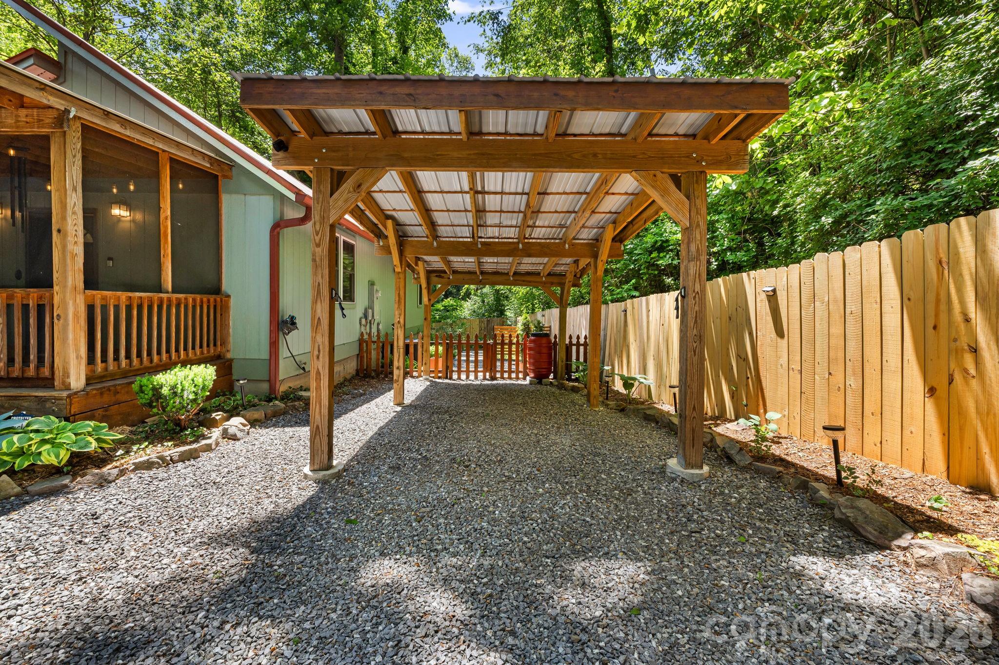 477 Governors View Road — Asheville
