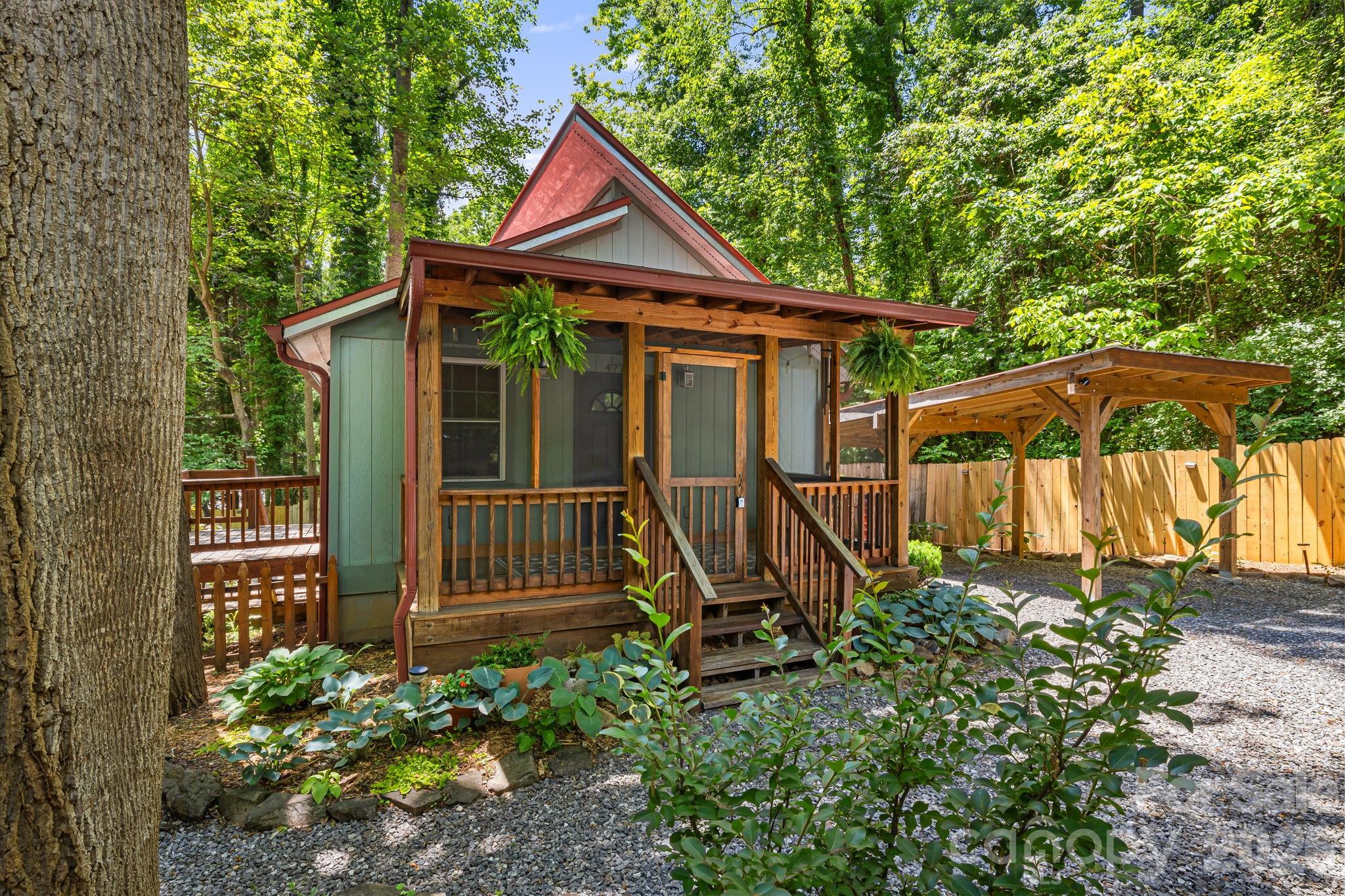477 Governors View Road — Asheville