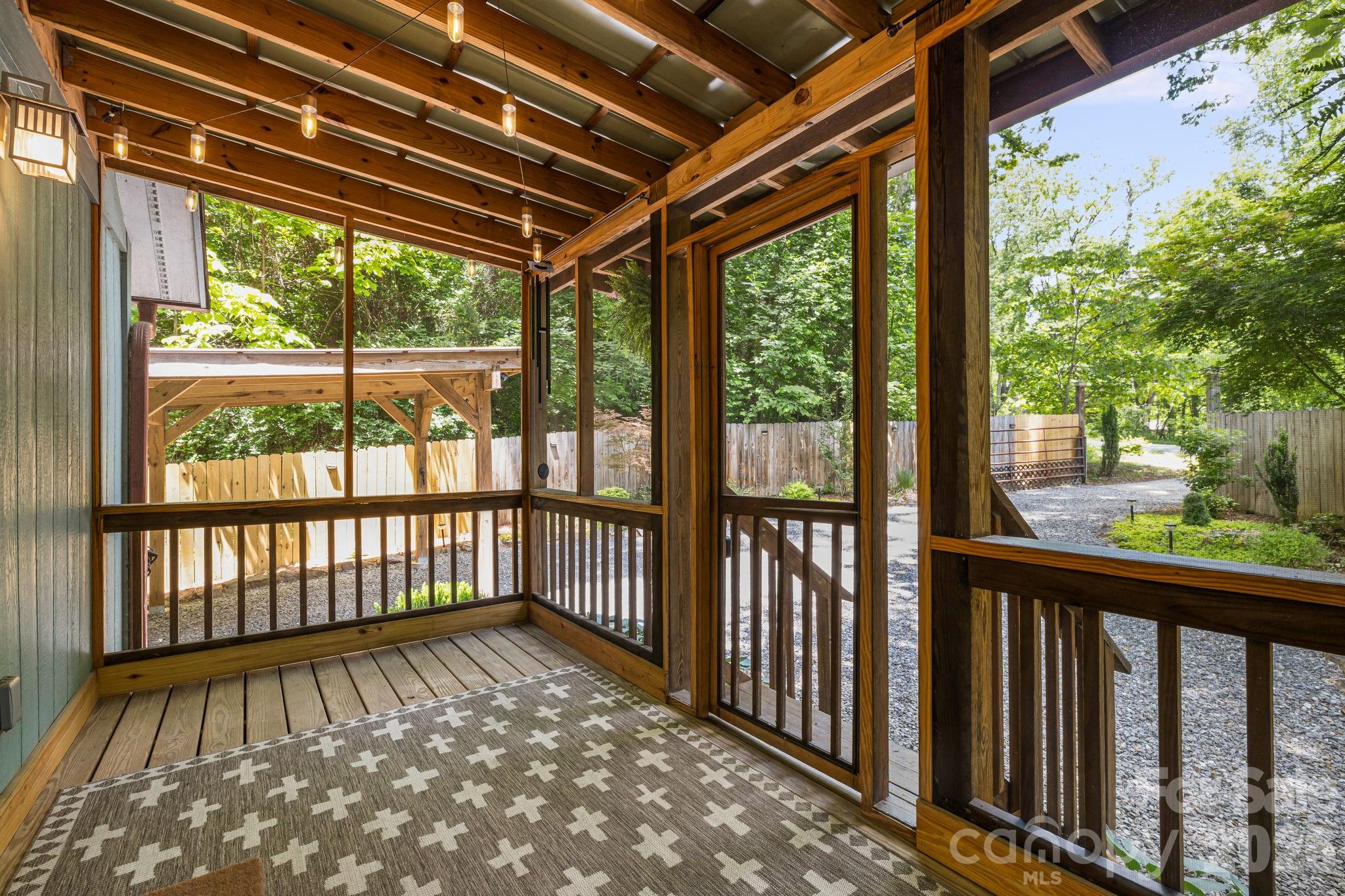 477 Governors View Road — Asheville