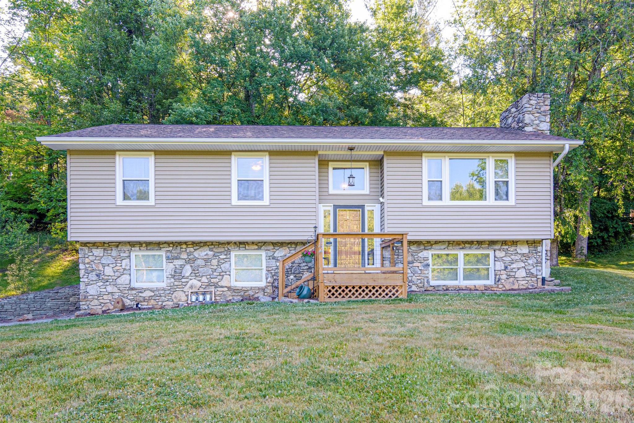 12 Mid Court Drive — Asheville