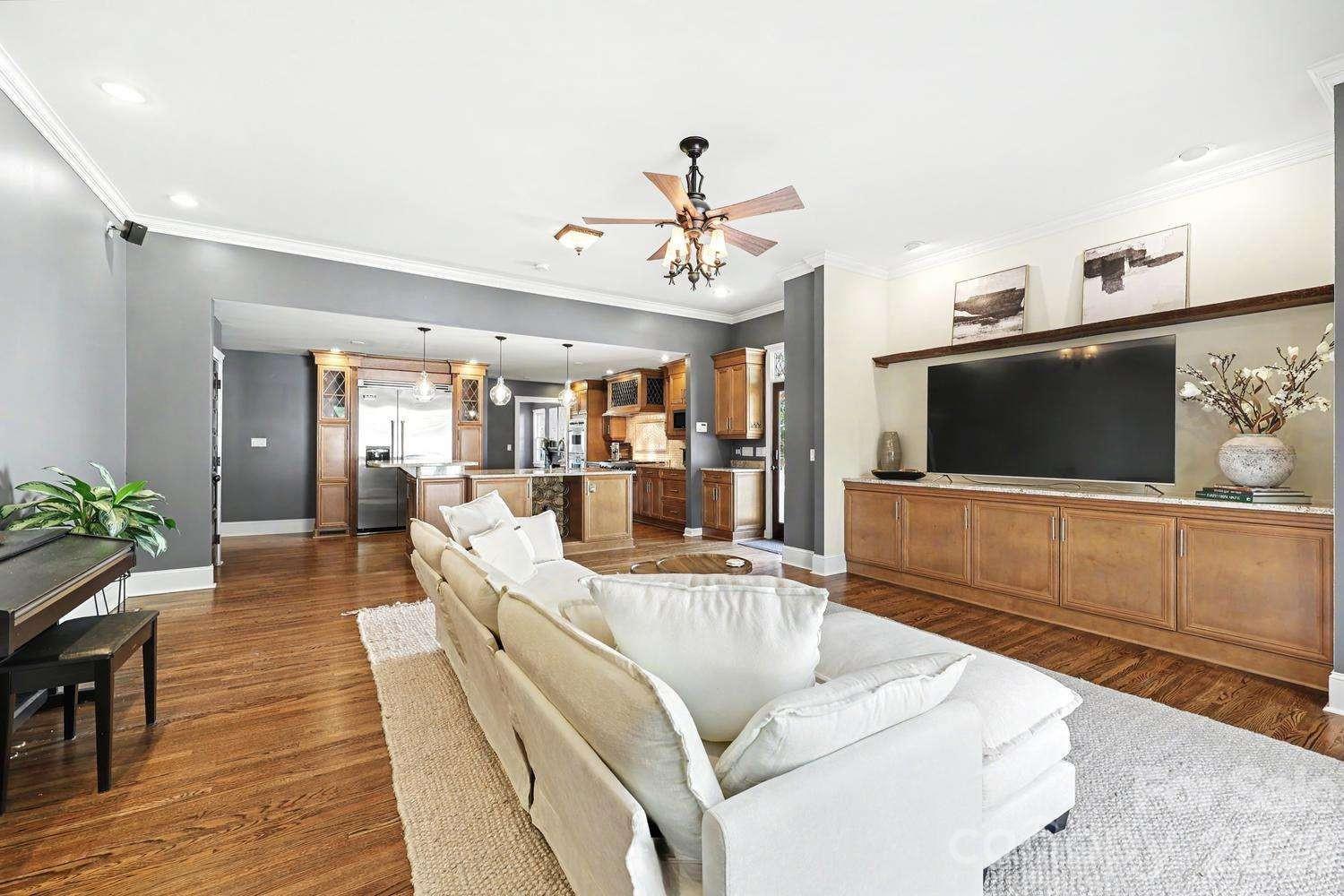 2215 Hassell Place — Charlotte