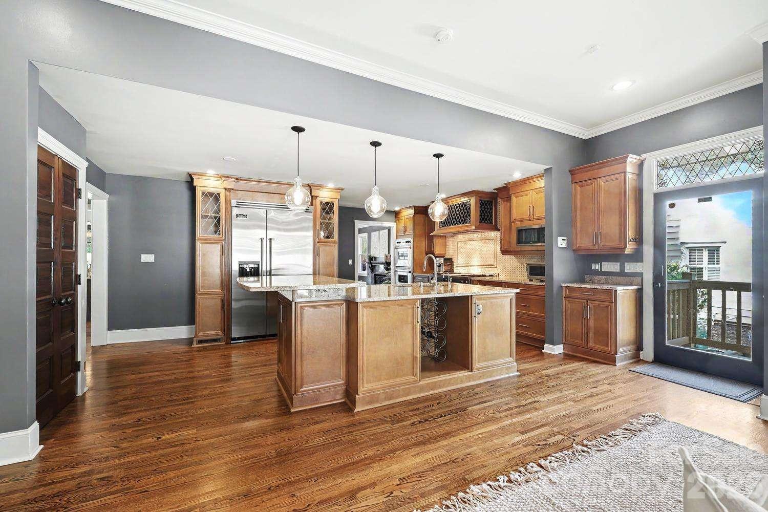 2215 Hassell Place — Charlotte