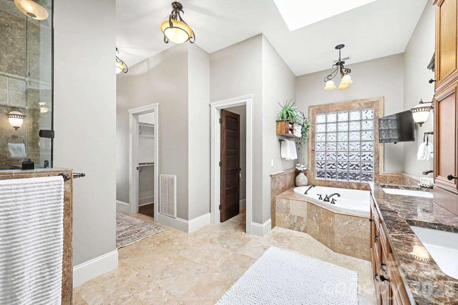 2215 Hassell Place — Charlotte