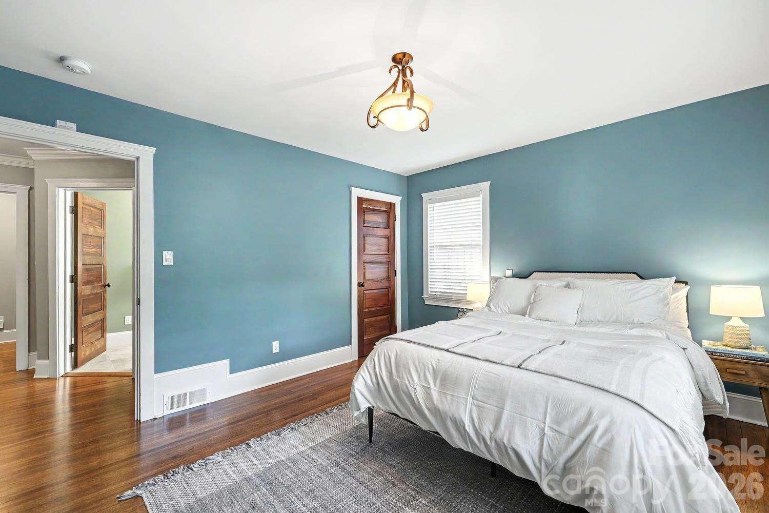 2215 Hassell Place — Charlotte