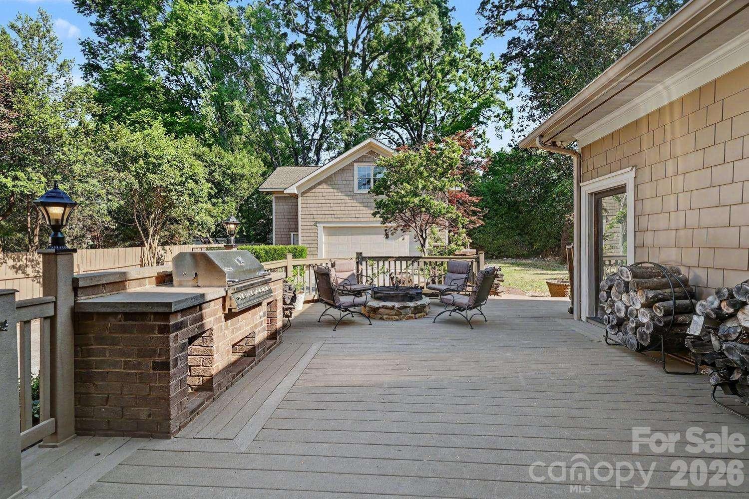 2215 Hassell Place — Charlotte