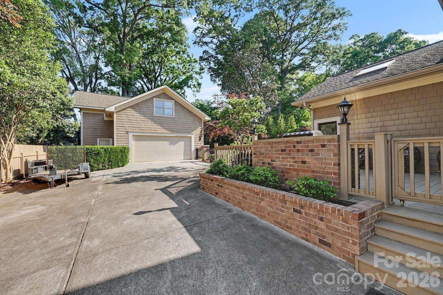 2215 Hassell Place — Charlotte