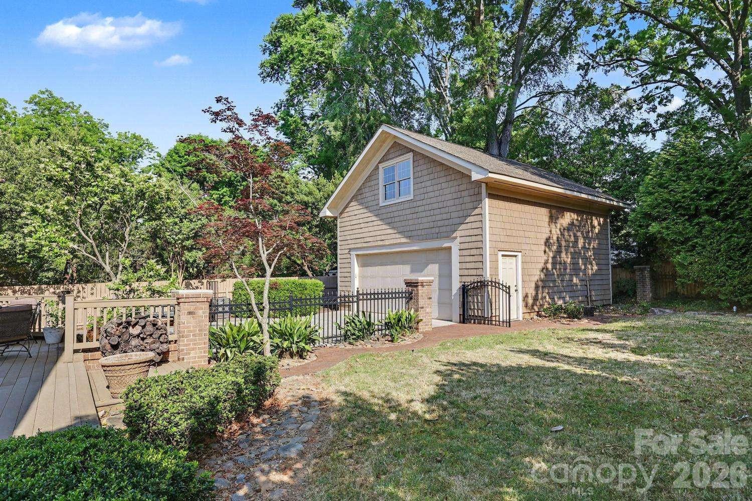 2215 Hassell Place — Charlotte