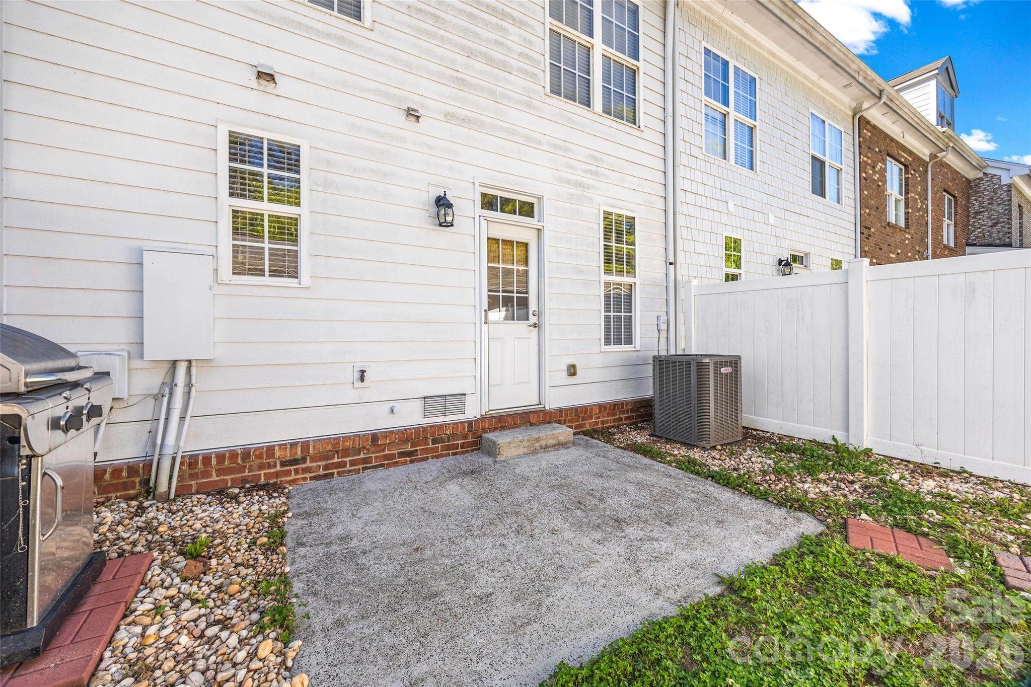 9821 Longstone Lane — Charlotte