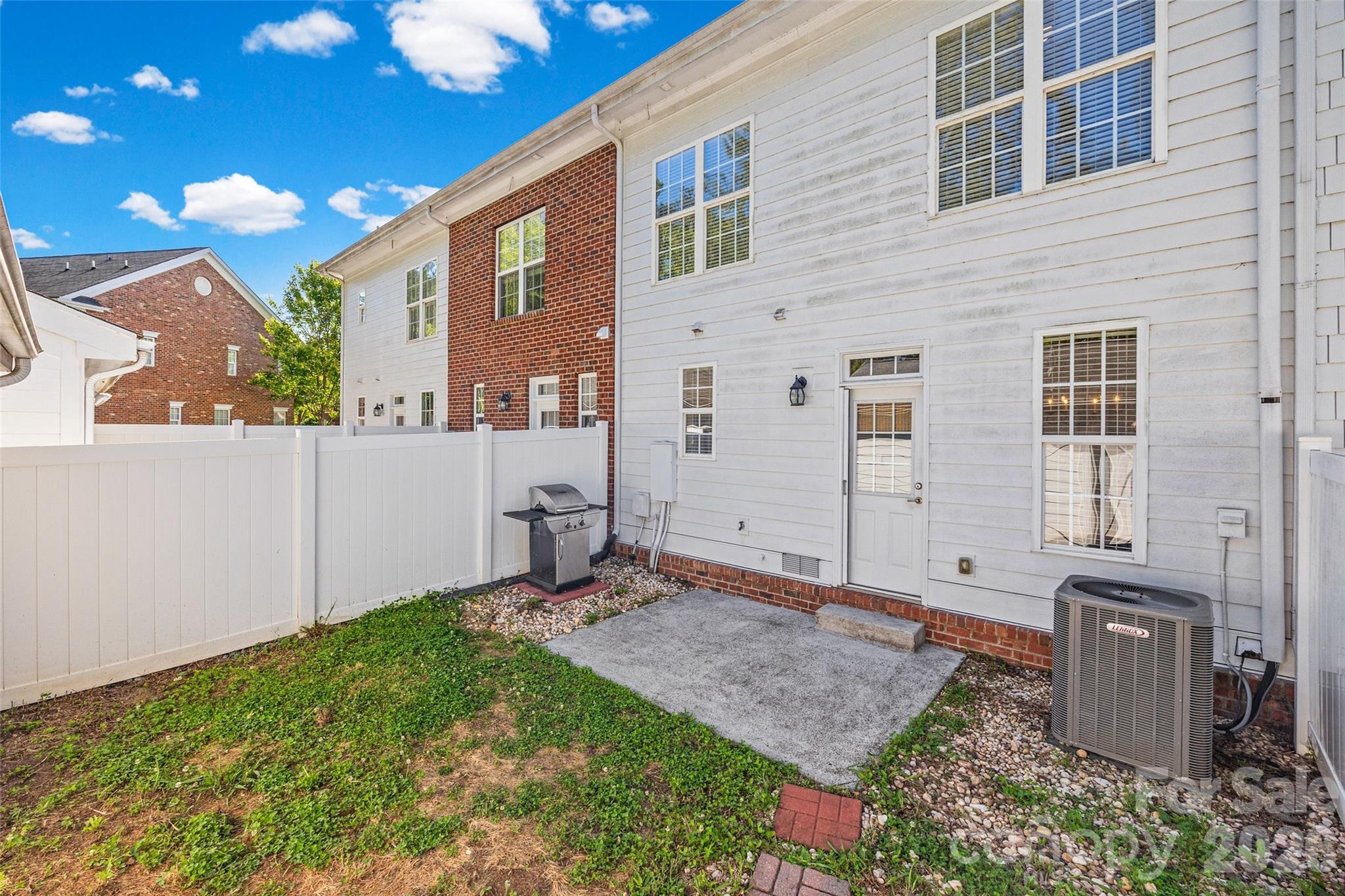 9821 Longstone Lane — Charlotte