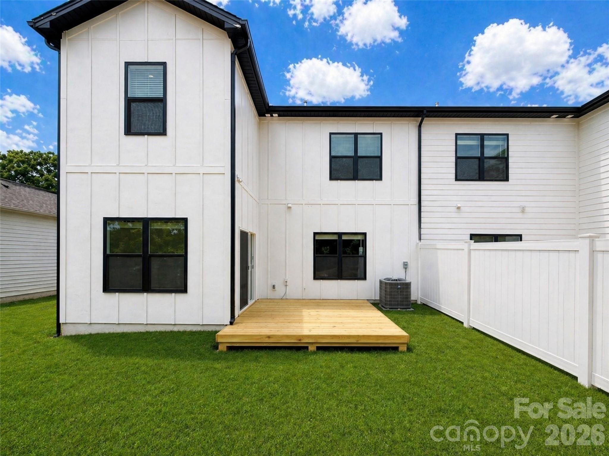 1220 N Sharon Amity Road — Charlotte
