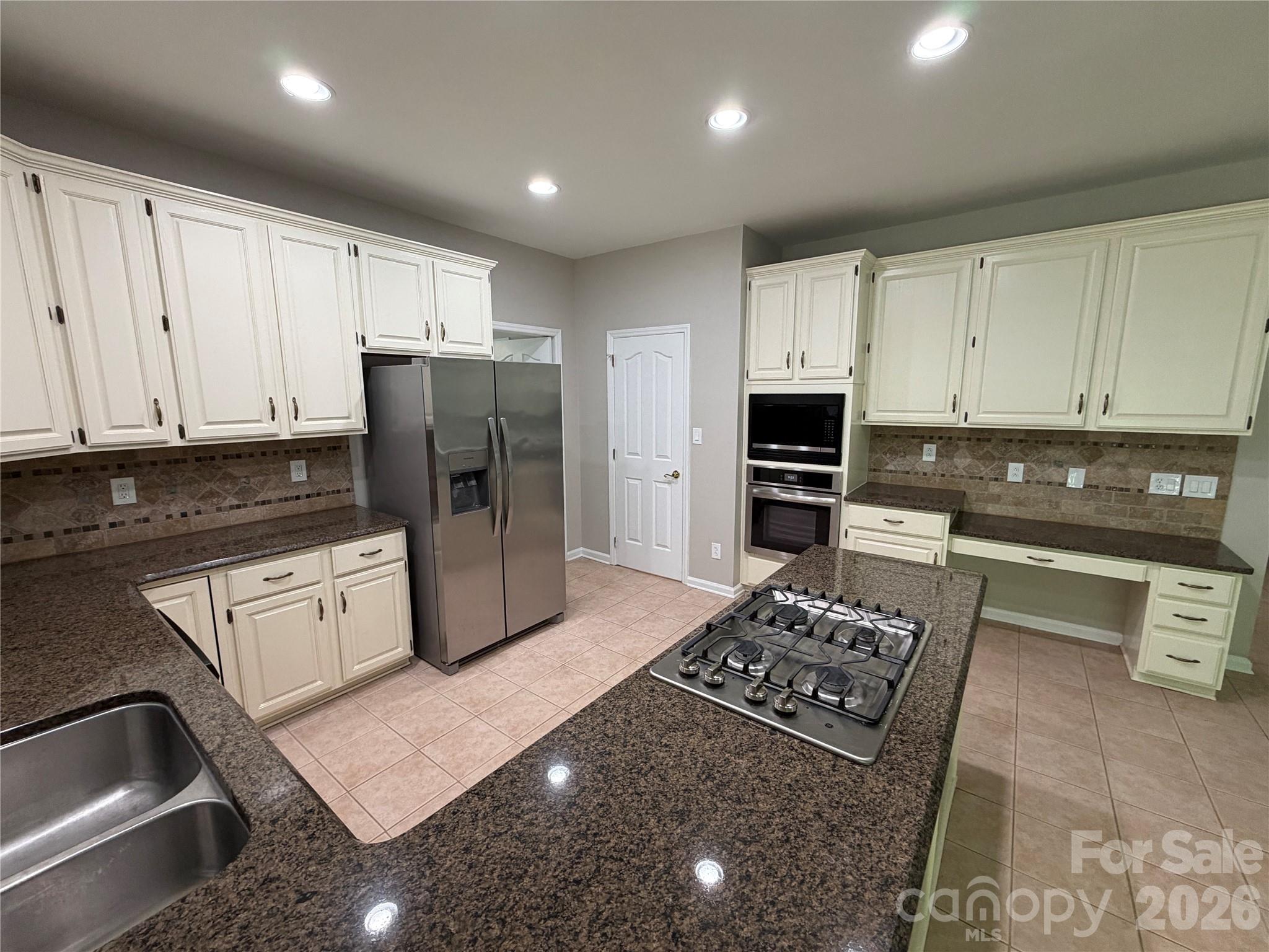 4714 Avonwood Lane — Charlotte