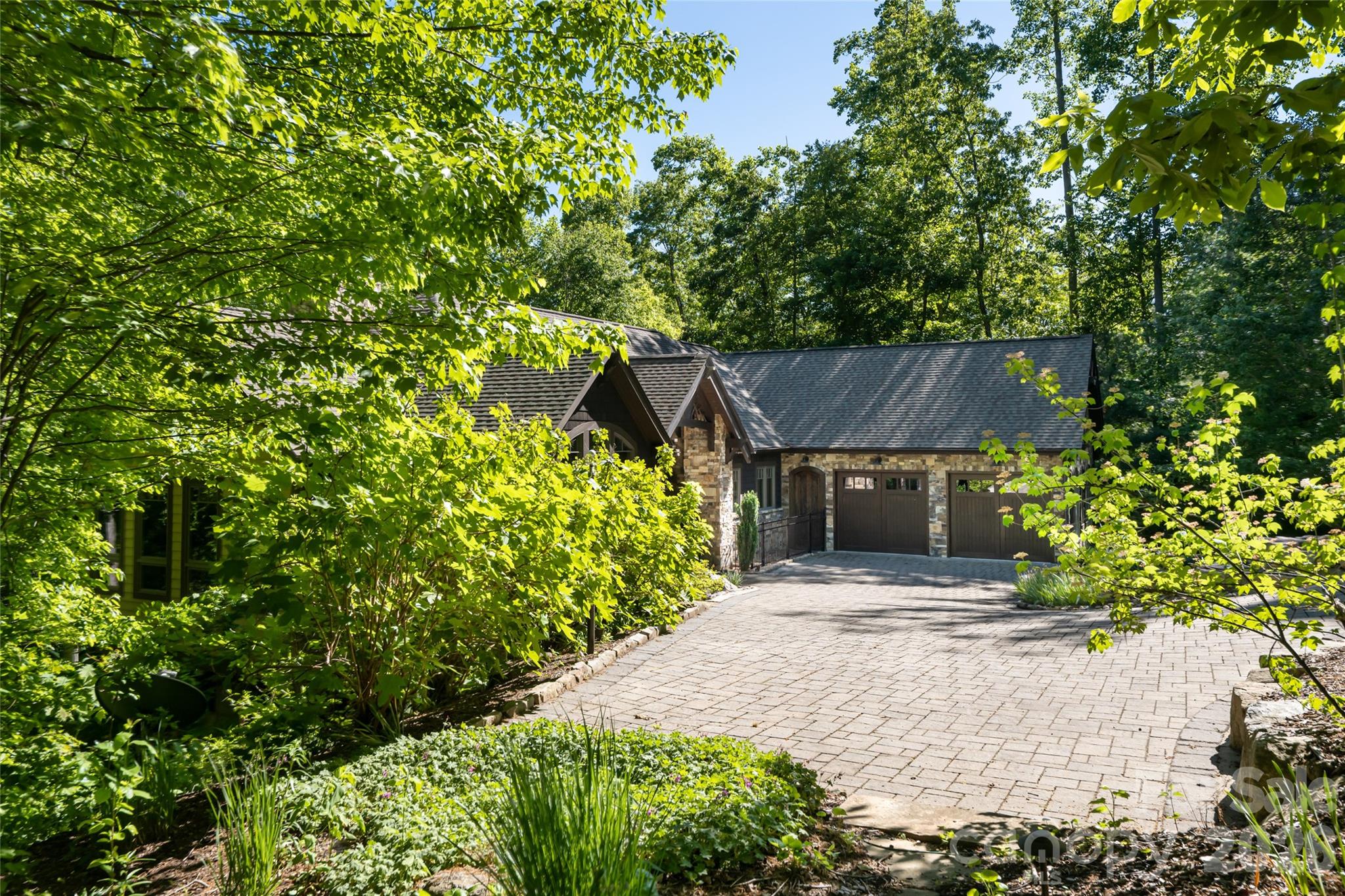 2 Cherokee Orchard Court — Fairview