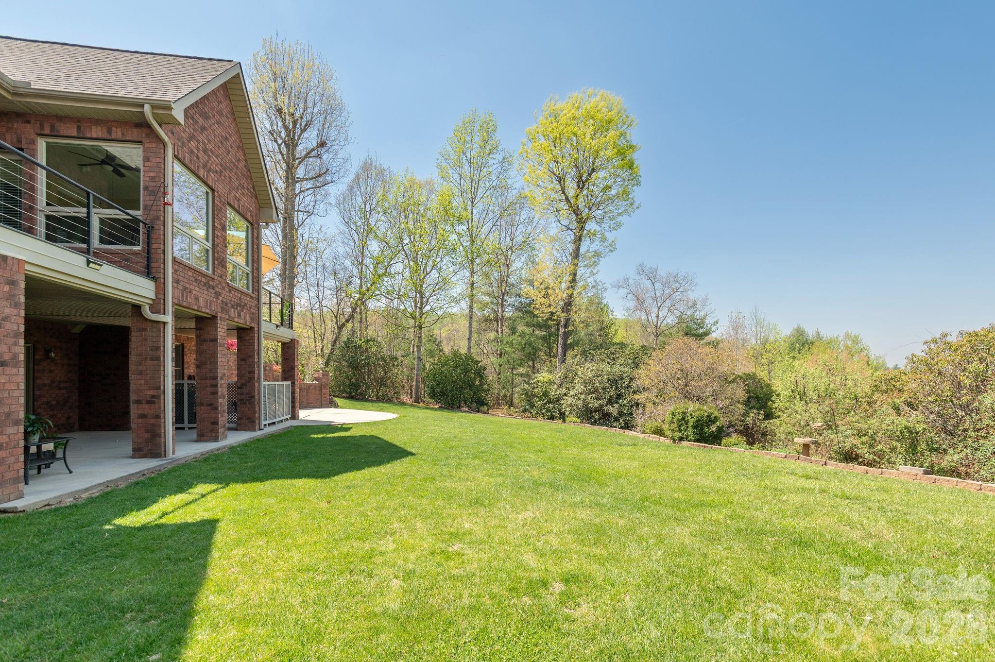 28 Tudor Crescent Court — Hendersonville