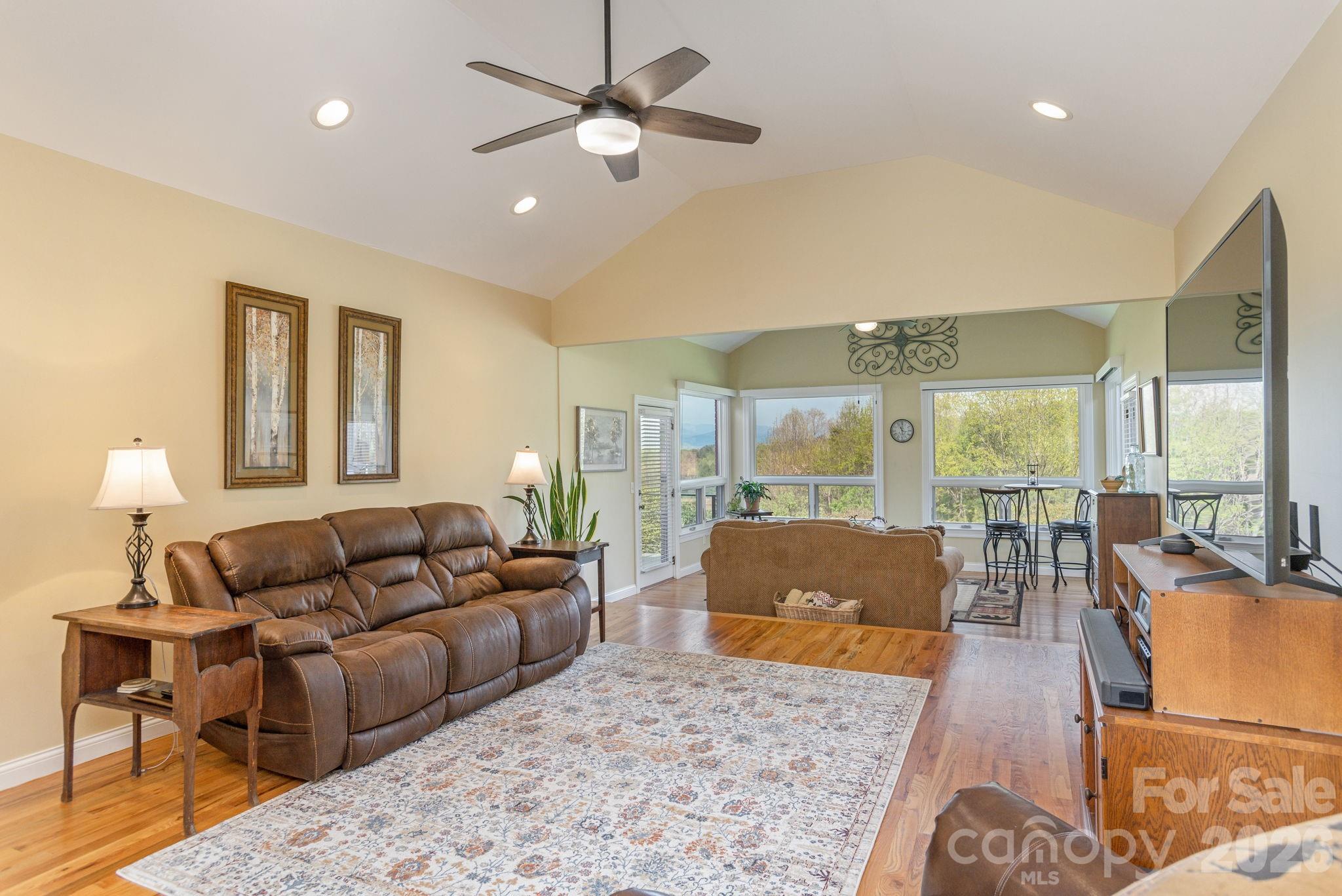 28 Tudor Crescent Court — Hendersonville