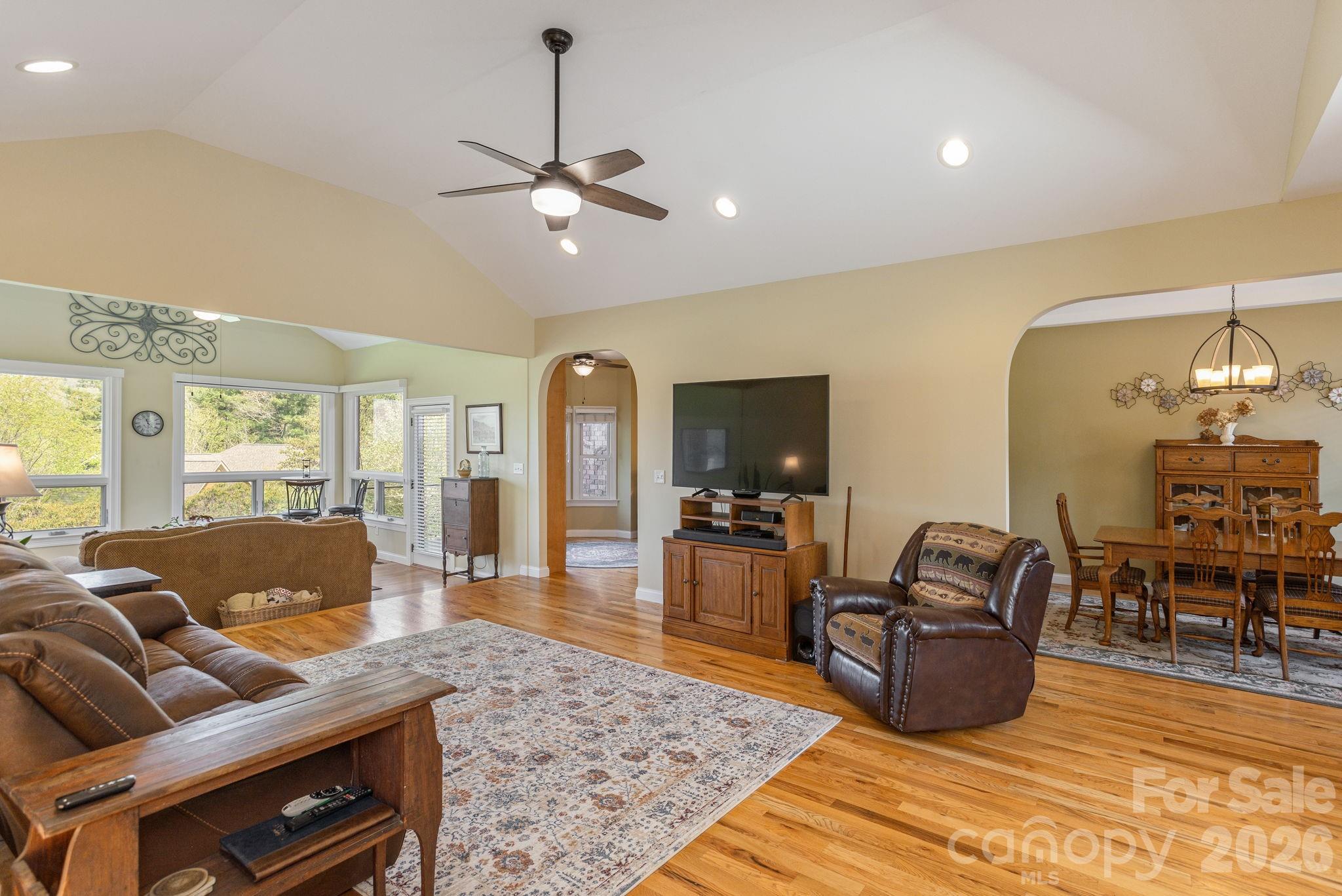 28 Tudor Crescent Court — Hendersonville