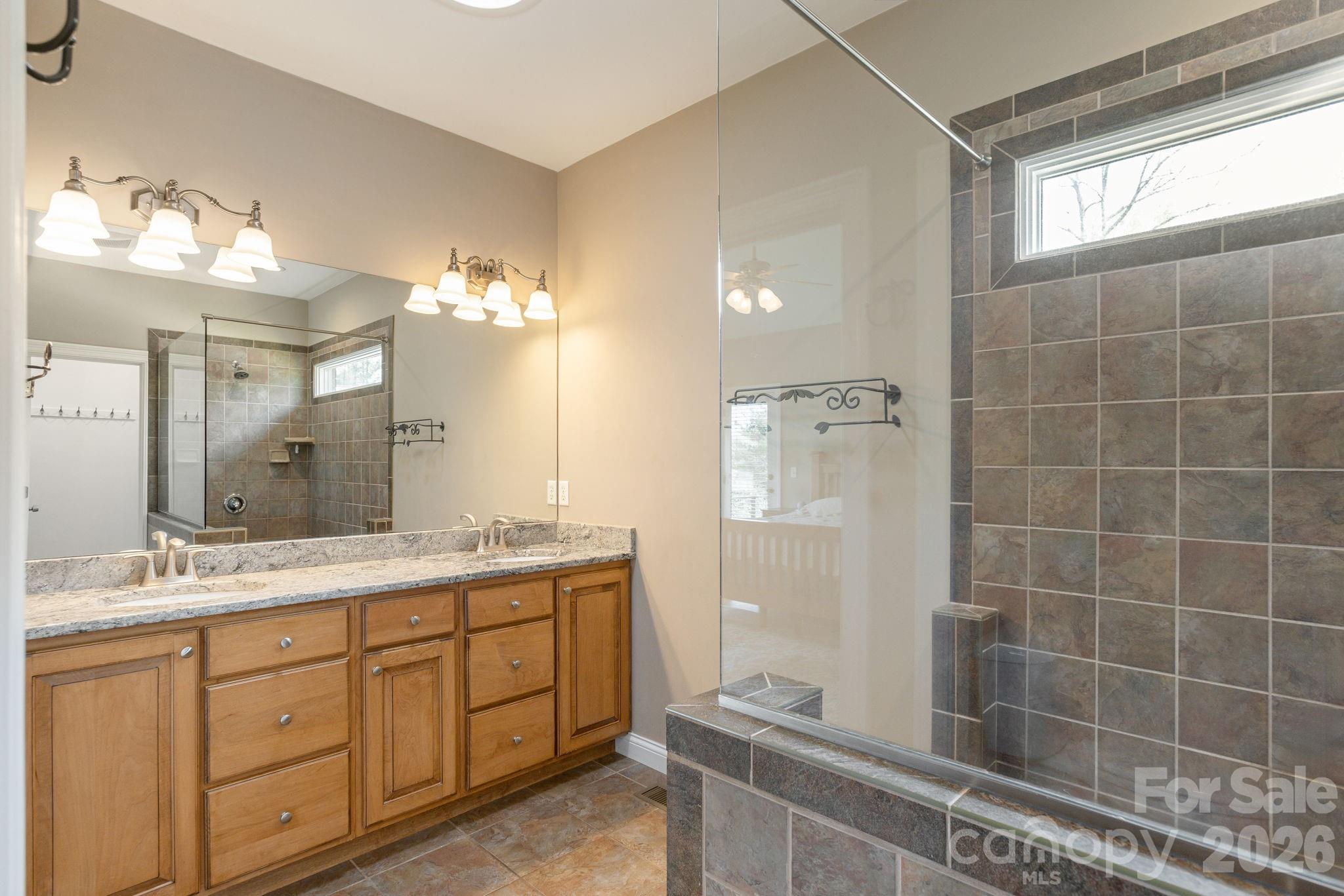 28 Tudor Crescent Court — Hendersonville
