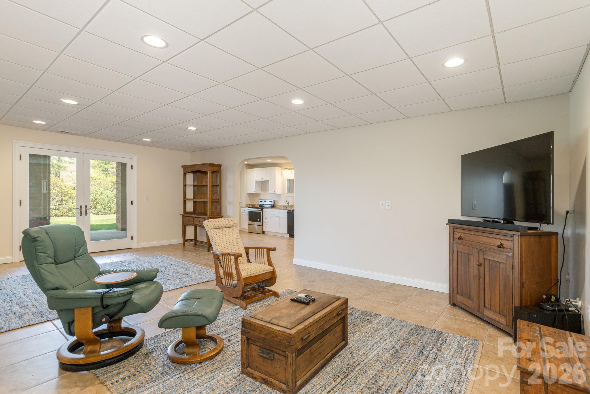 28 Tudor Crescent Court — Hendersonville