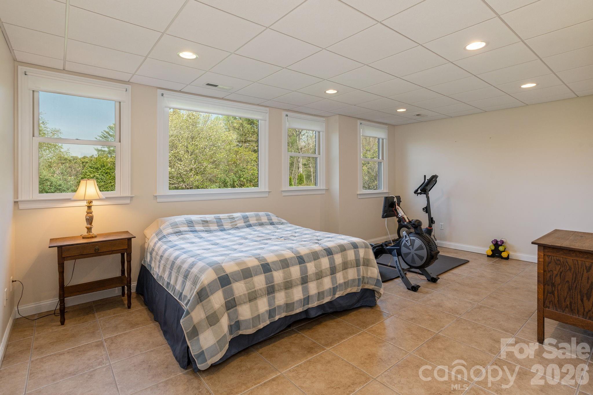 28 Tudor Crescent Court — Hendersonville