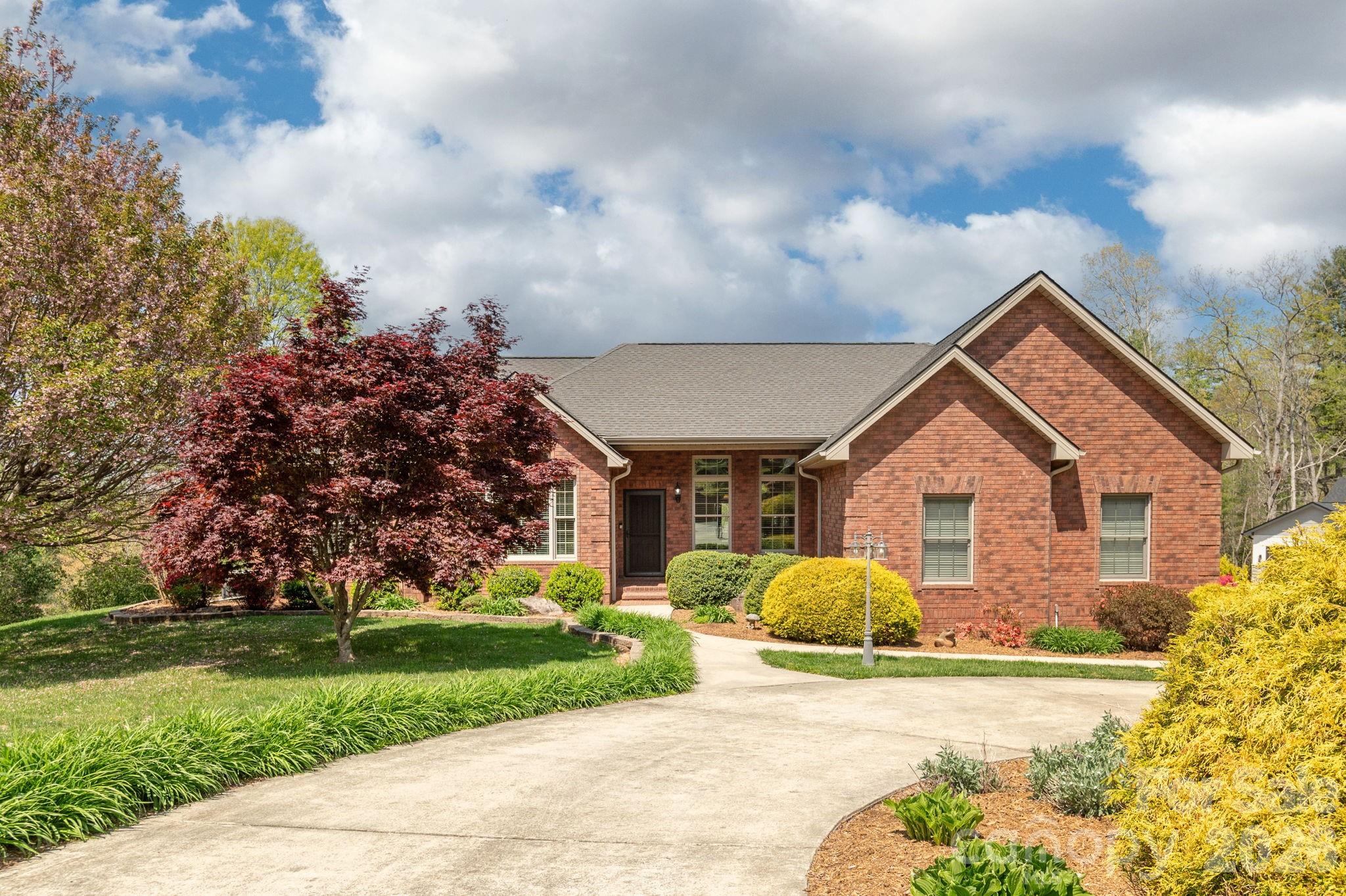 28 Tudor Crescent Court — Hendersonville