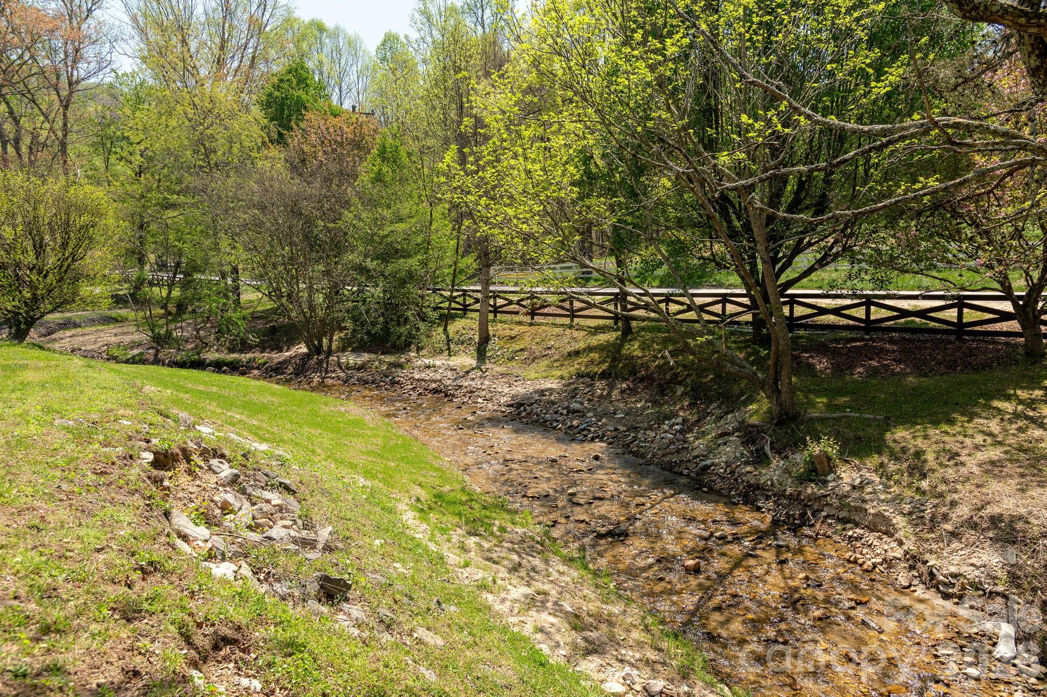 28 Tudor Crescent Court — Hendersonville