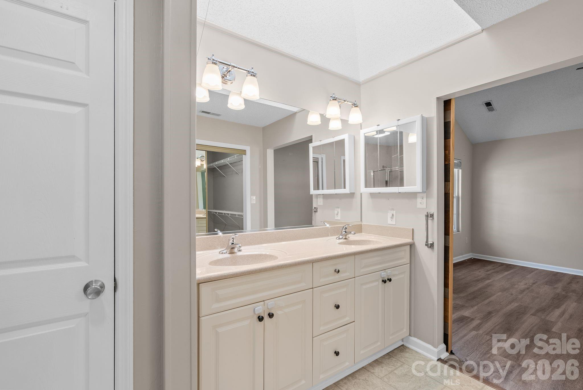 2 Gatehouse Court — Asheville