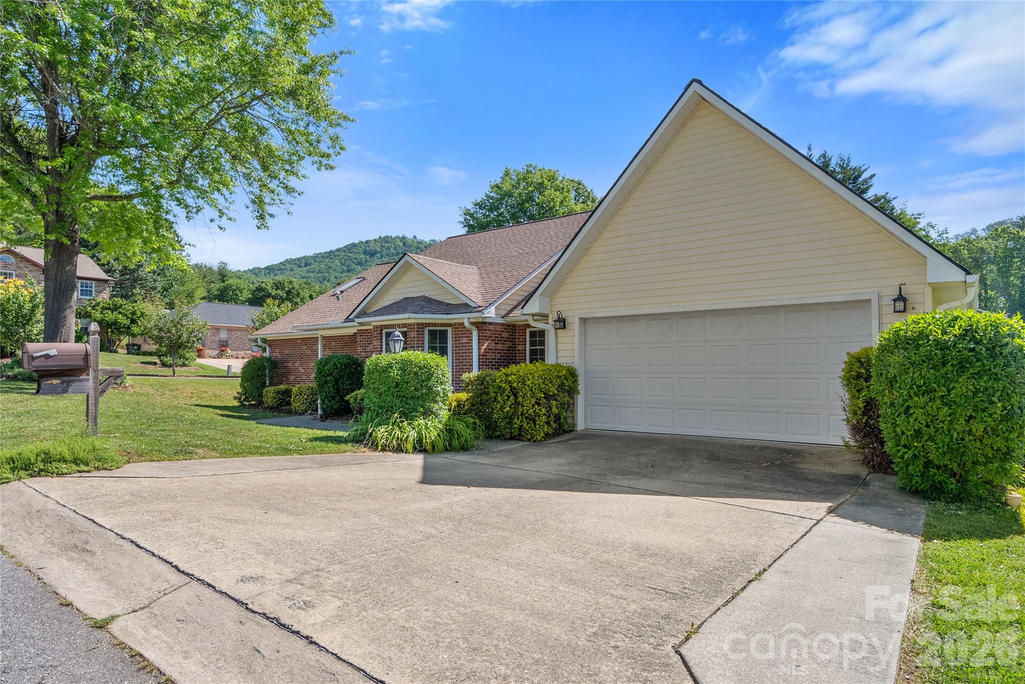 2 Gatehouse Court — Asheville