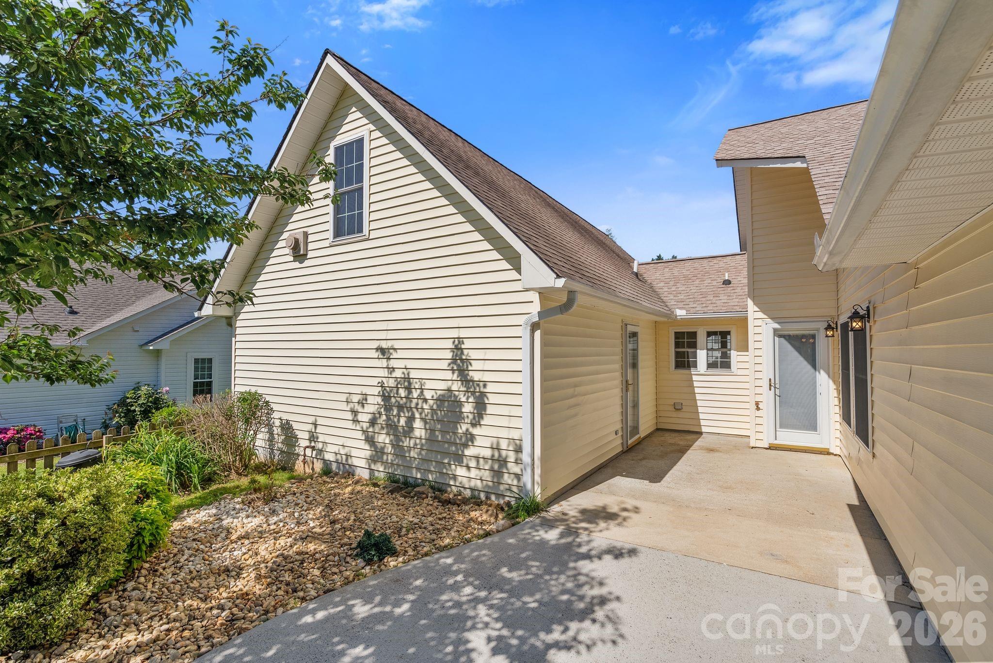 2 Gatehouse Court — Asheville