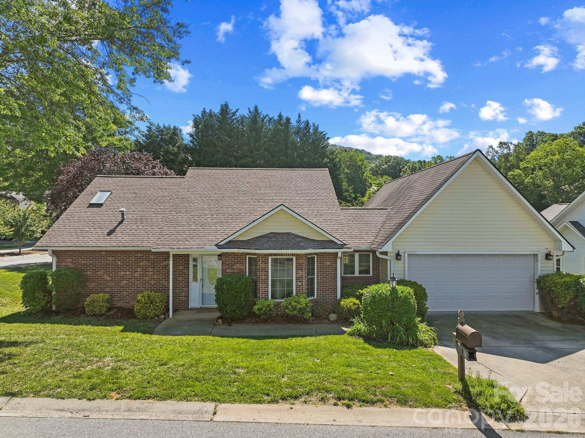 2 Gatehouse Court — Asheville