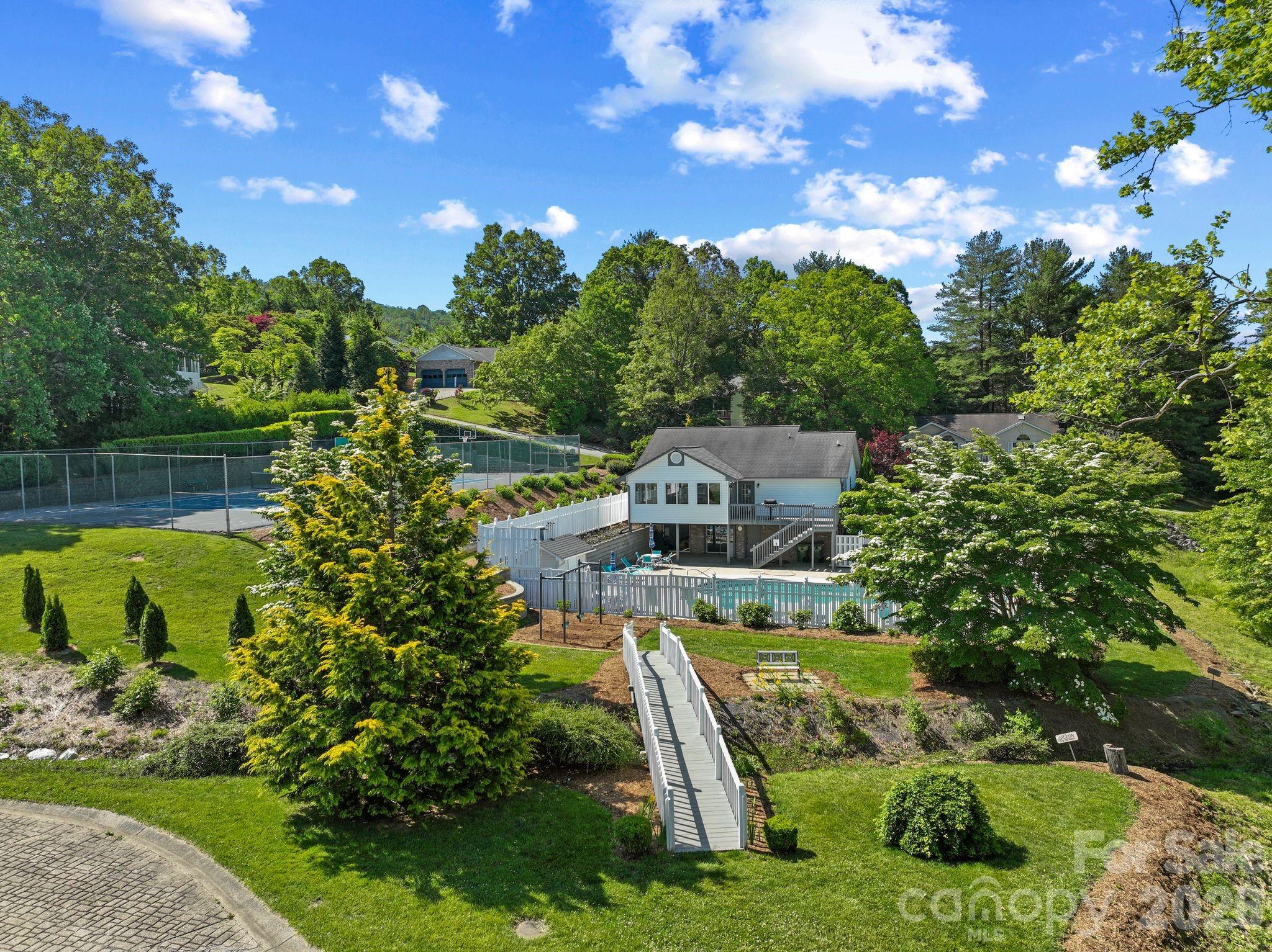 2 Gatehouse Court — Asheville