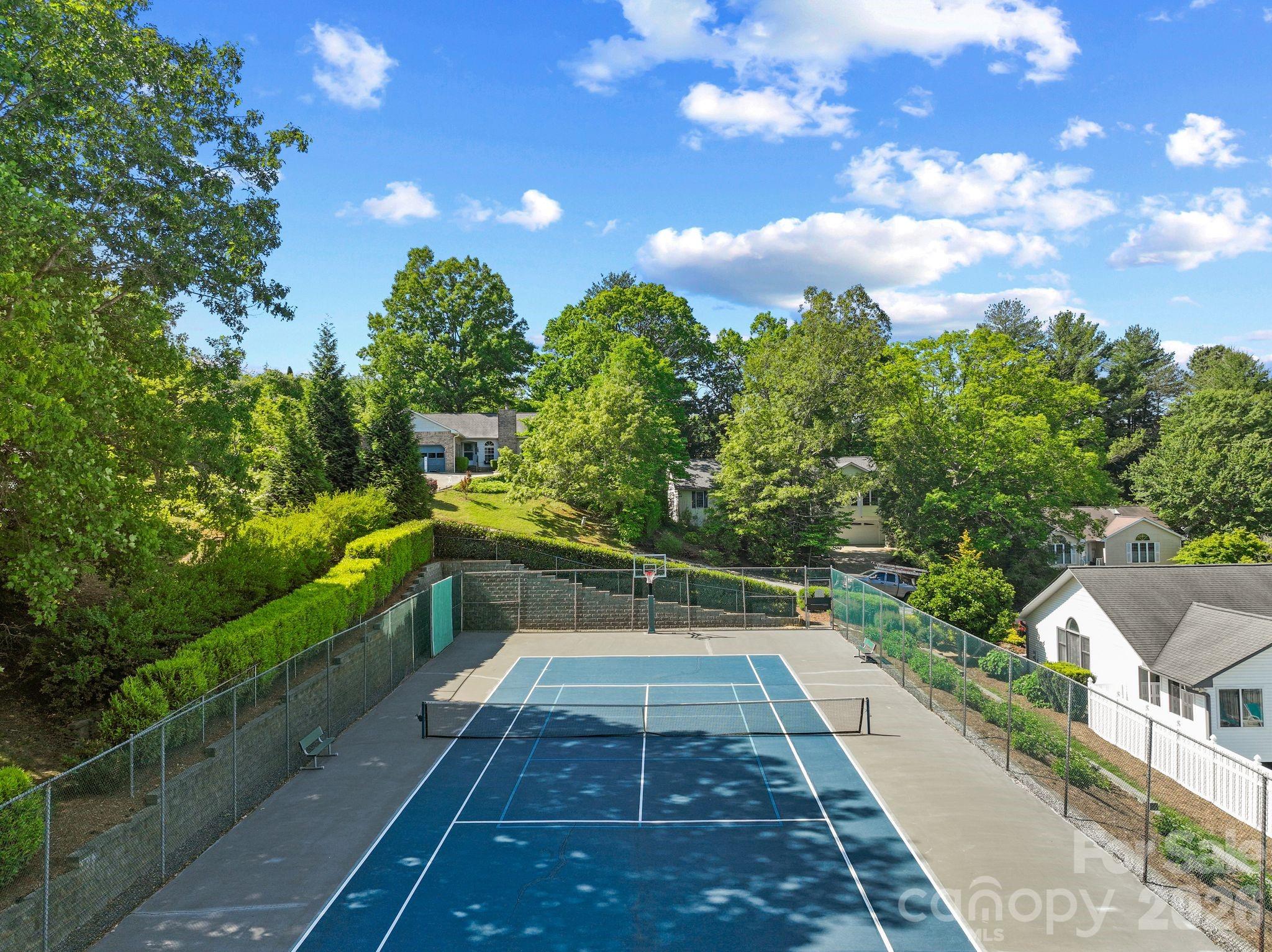 2 Gatehouse Court — Asheville