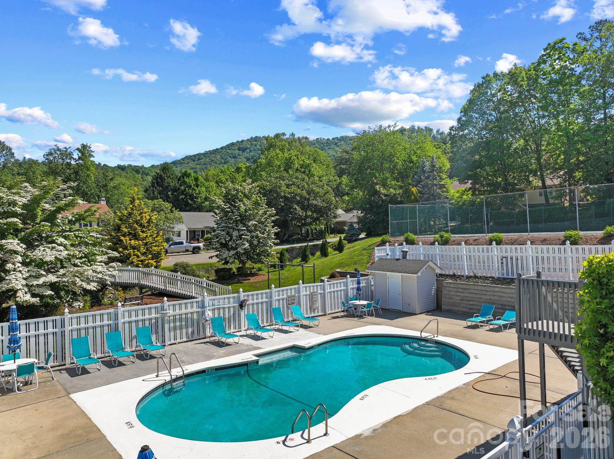 2 Gatehouse Court — Asheville