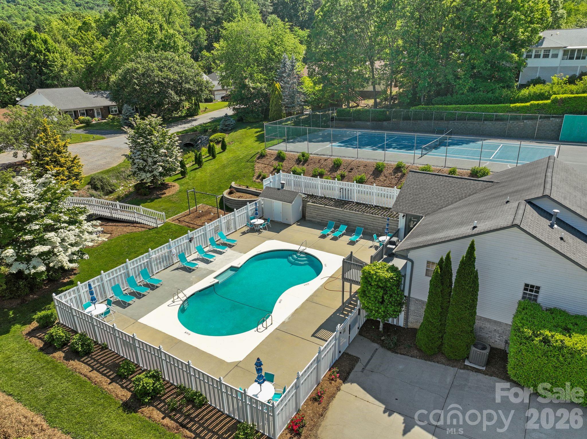 2 Gatehouse Court — Asheville