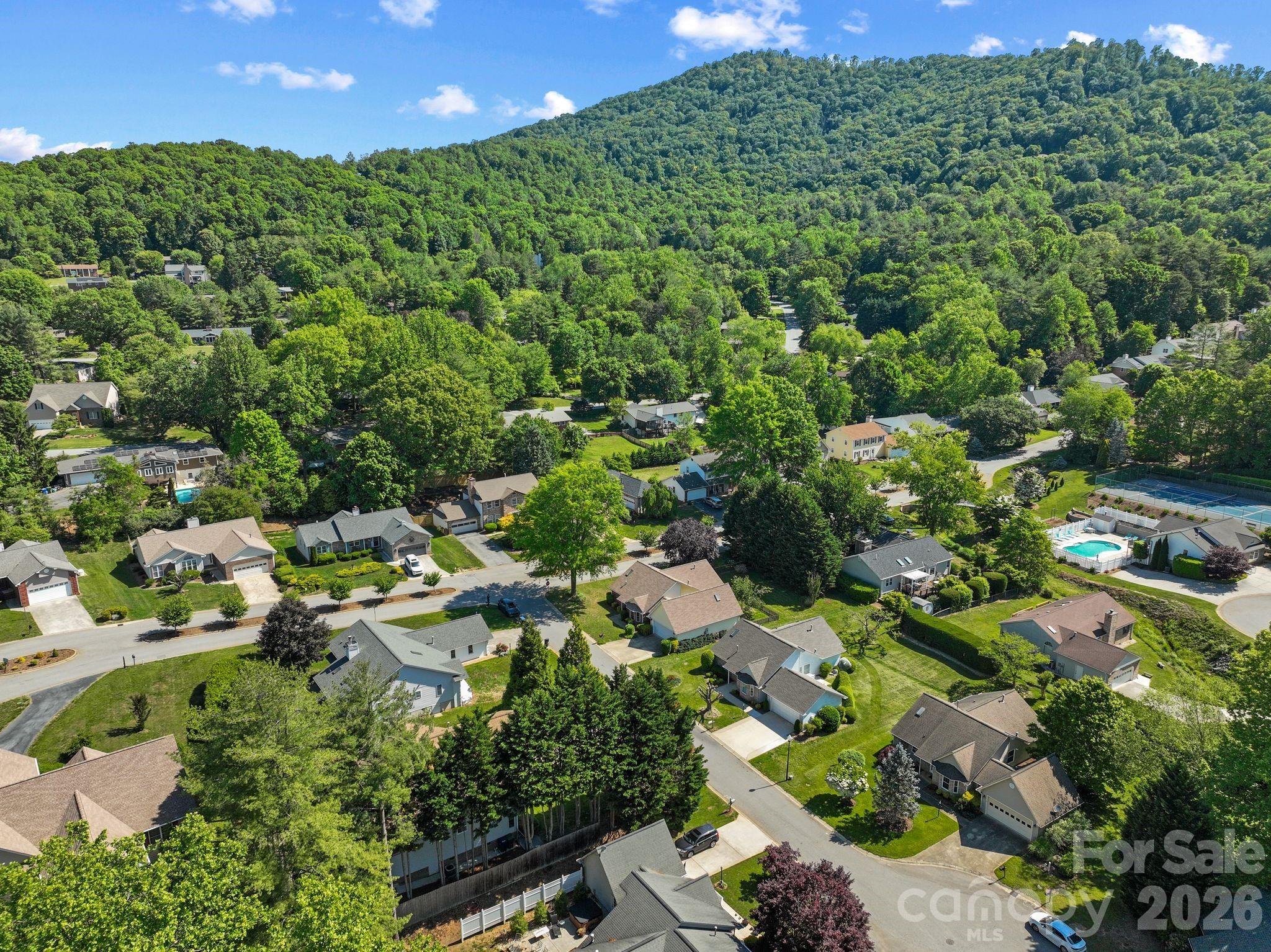 2 Gatehouse Court — Asheville