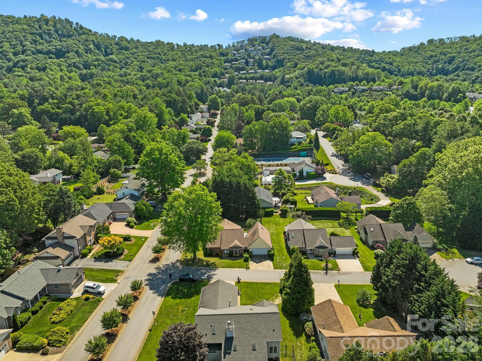 2 Gatehouse Court — Asheville