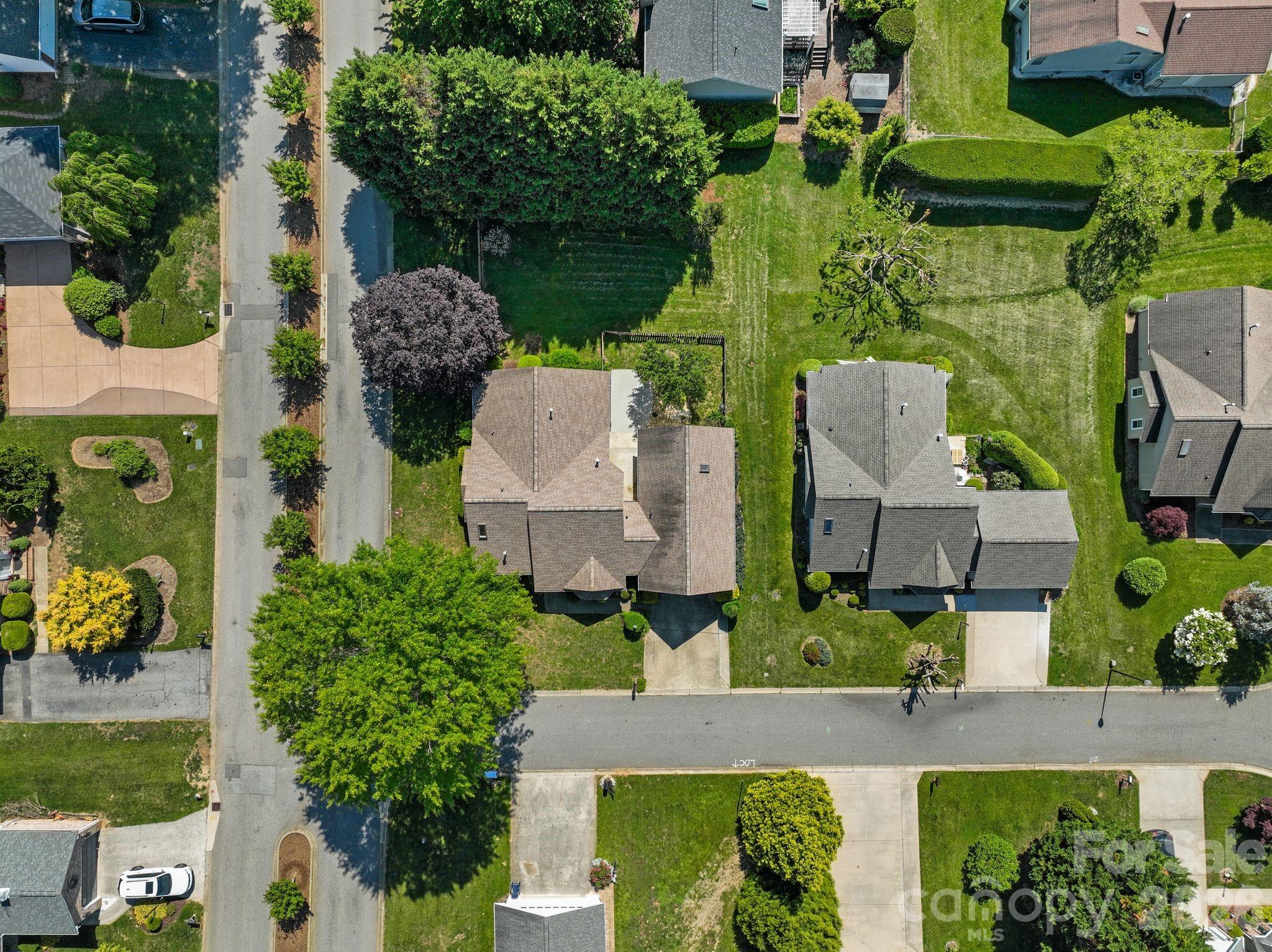 2 Gatehouse Court — Asheville