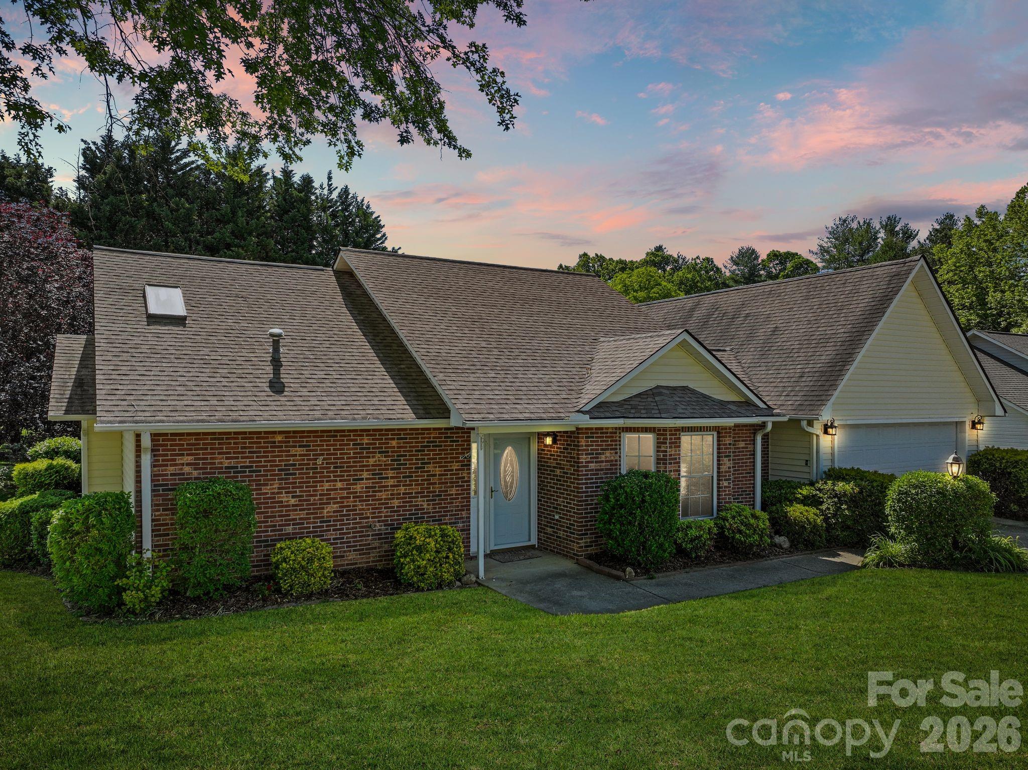 2 Gatehouse Court — Asheville
