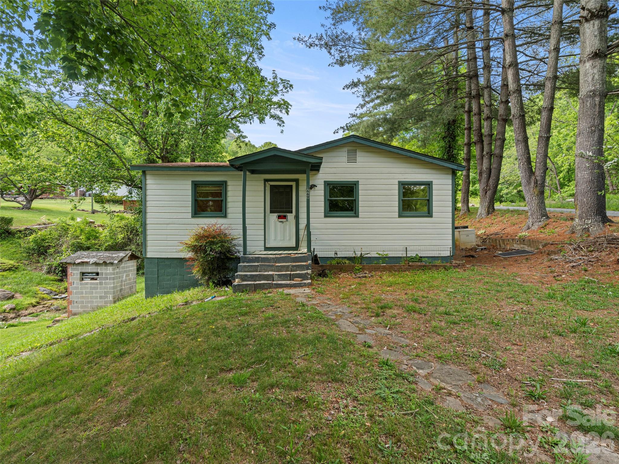 1669 Fisher Creek Road — Sylva