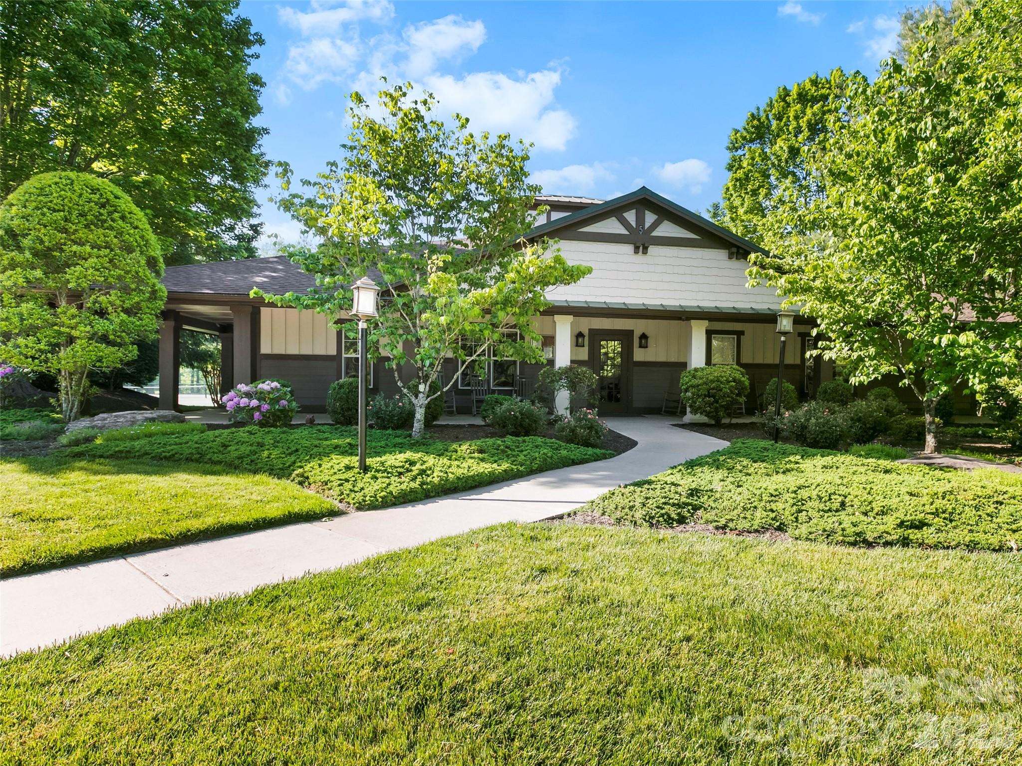 2303 Deermouse Way — Hendersonville