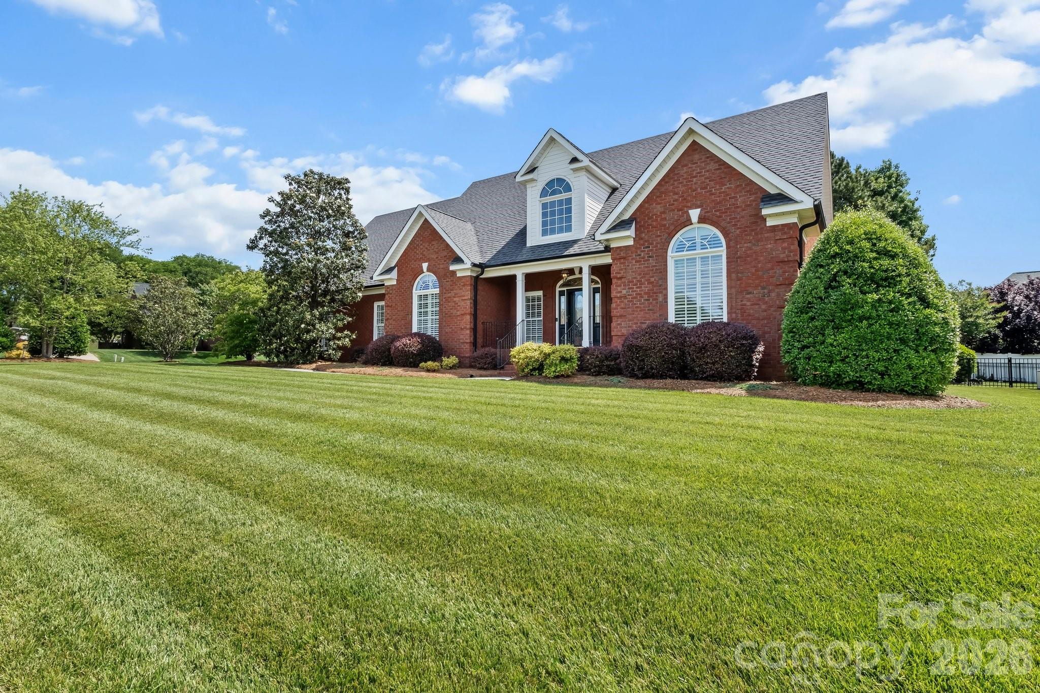 726 Tom Morris Lane SW — Concord