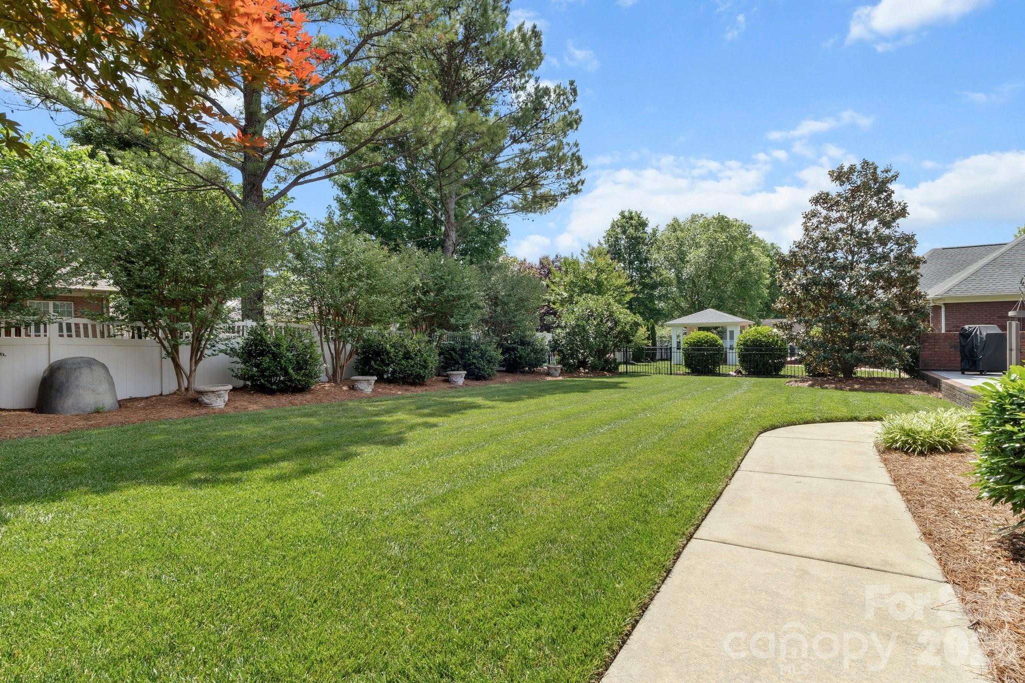 726 Tom Morris Lane SW — Concord