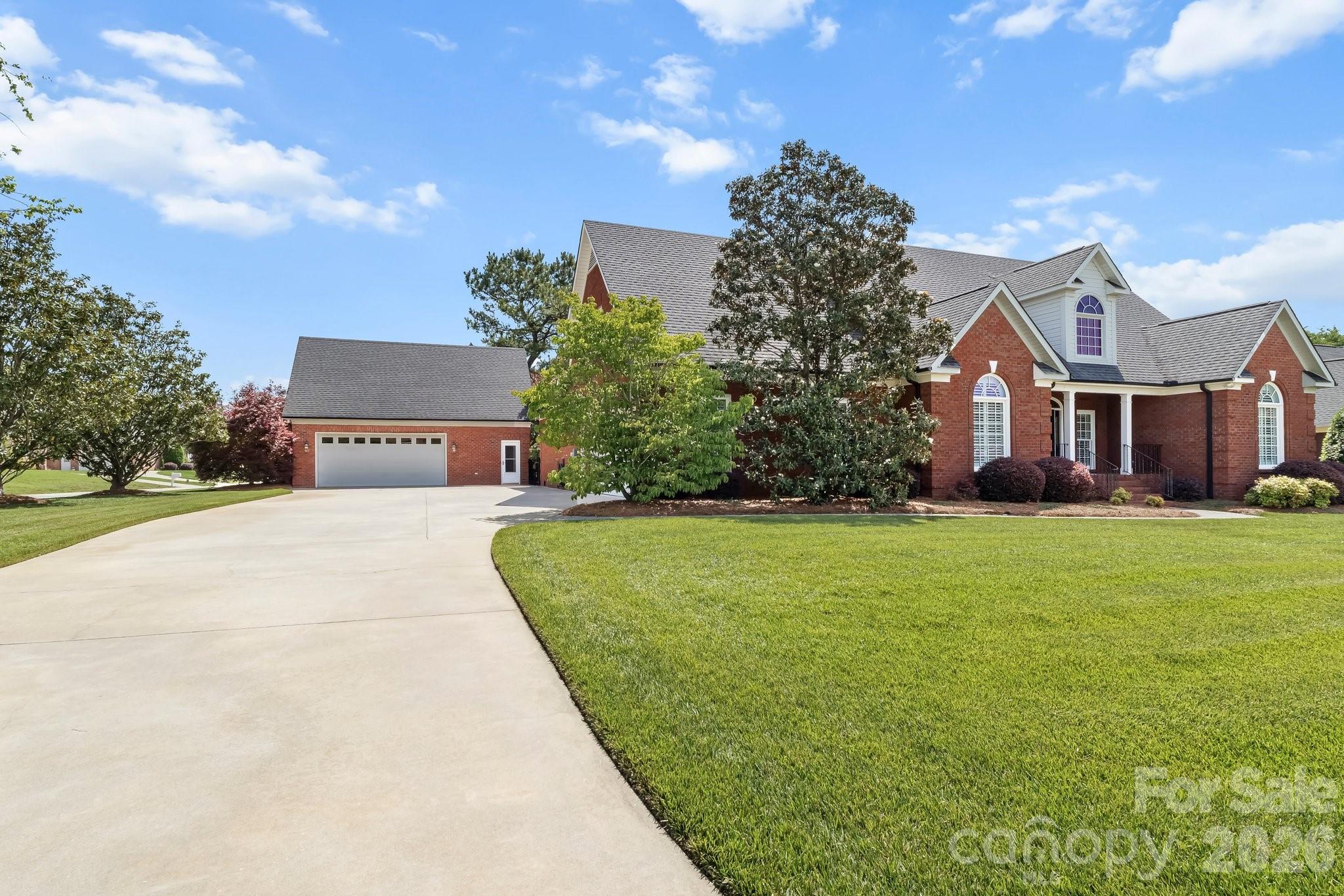 726 Tom Morris Lane SW — Concord